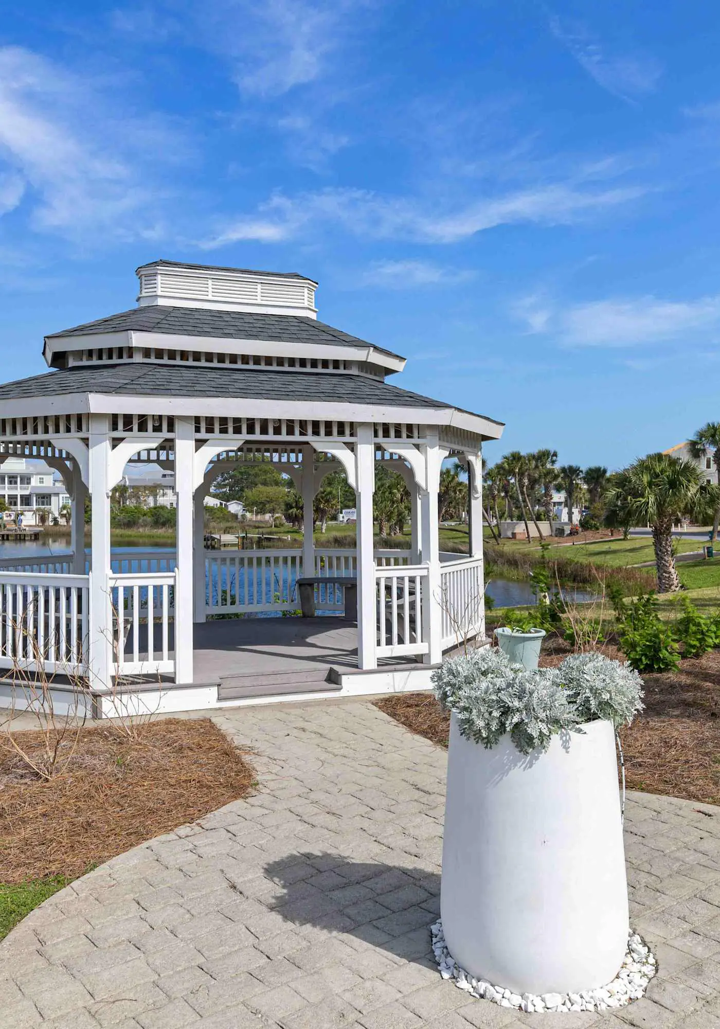 Gorgeous beachfront condo, shared pool and beach access