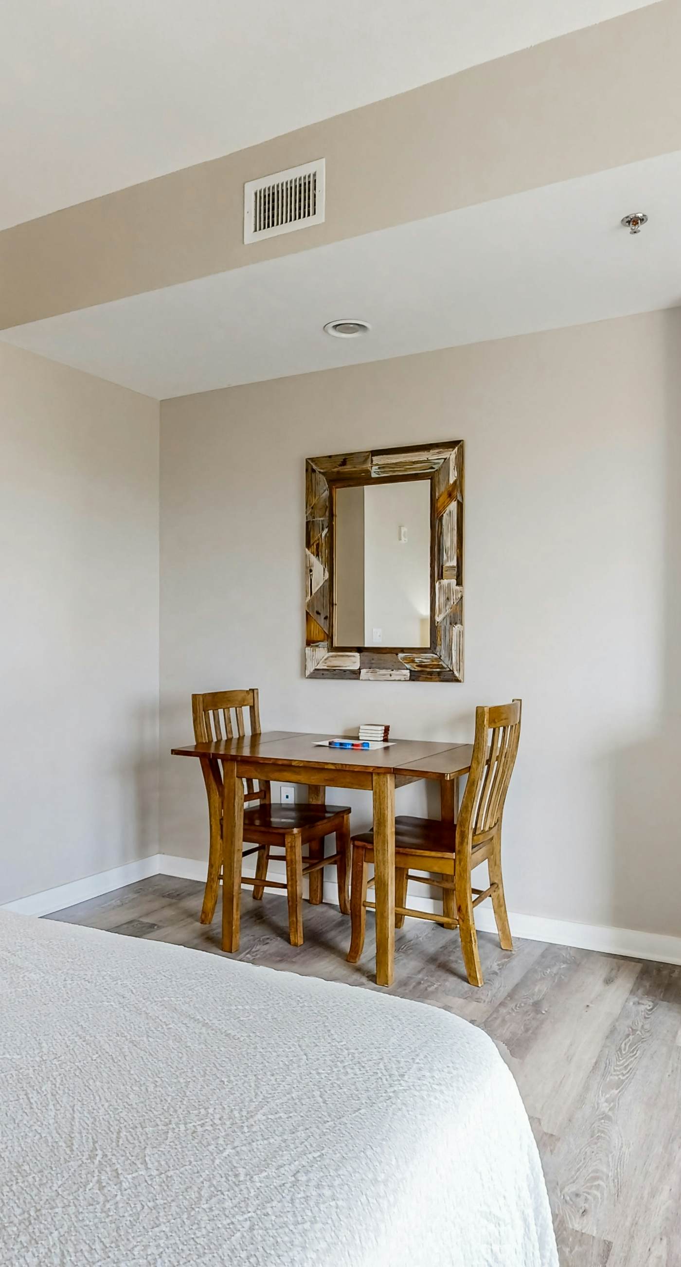 Luau suite w/luxe pool, hot tub & gym - stroll 4 minutes to beach