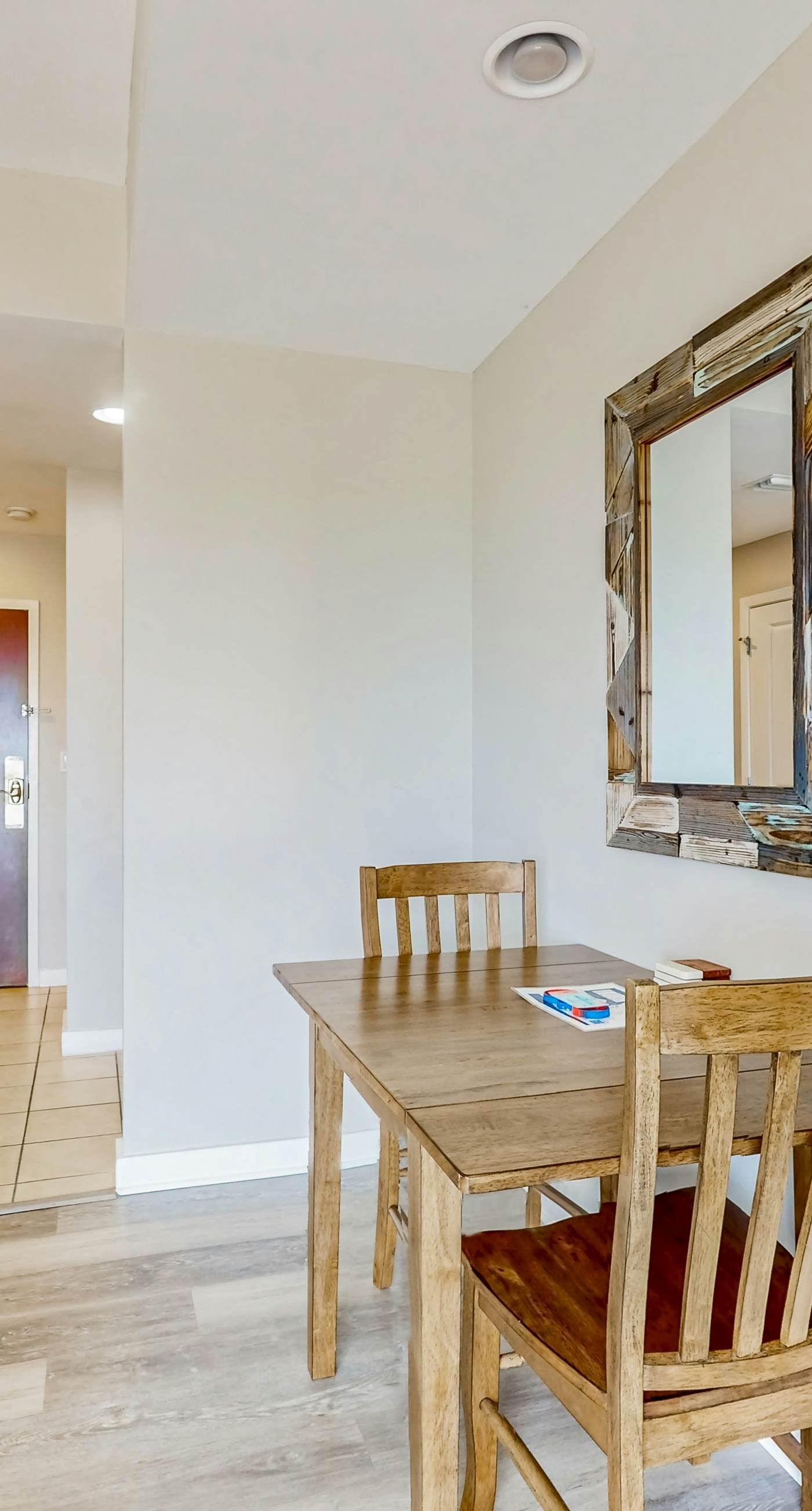 Luau suite w/luxe pool, hot tub & gym - stroll 4 minutes to beach