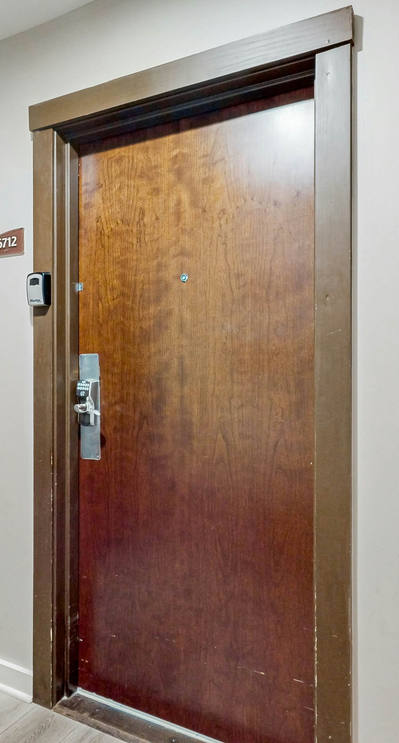 Luau suite w/luxe pool, hot tub & gym - stroll 4 minutes to beach