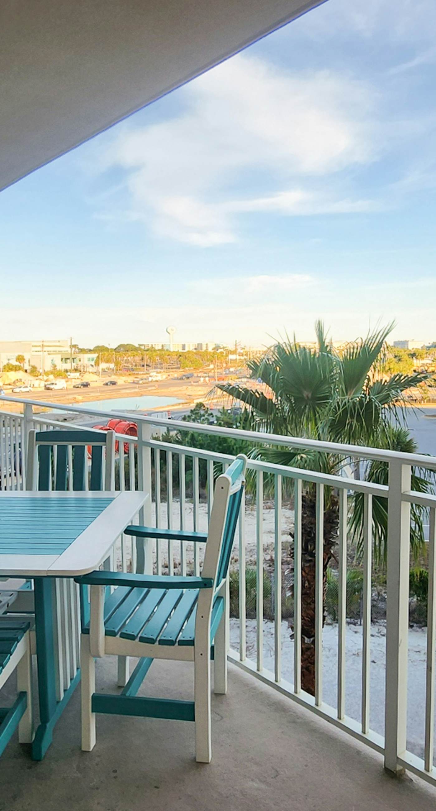 Gulf front resort with shared pool, beach access, Lazy river, washer/dryer