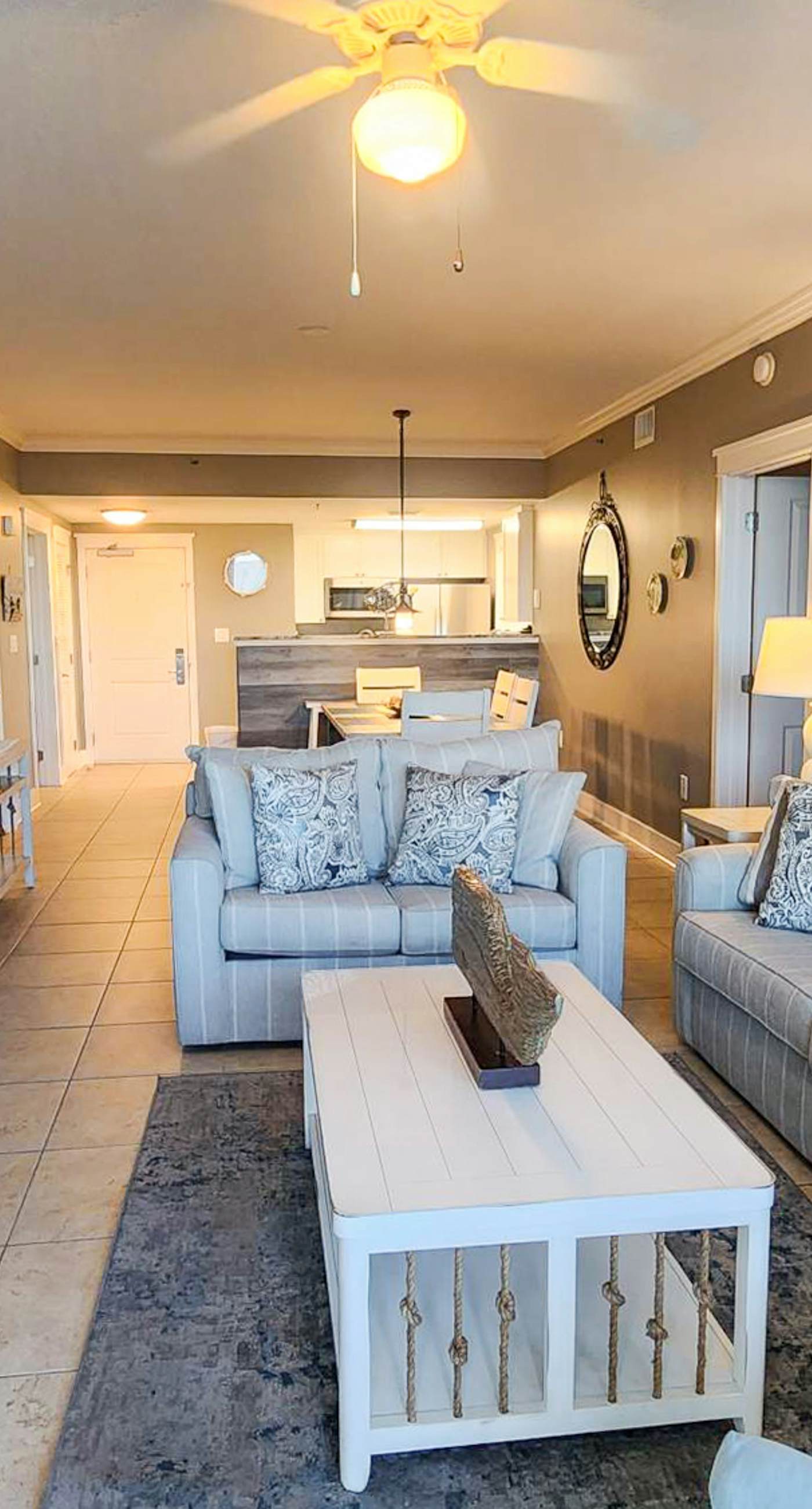 Gulf front resort with shared pool, beach access, Lazy river, washer/dryer