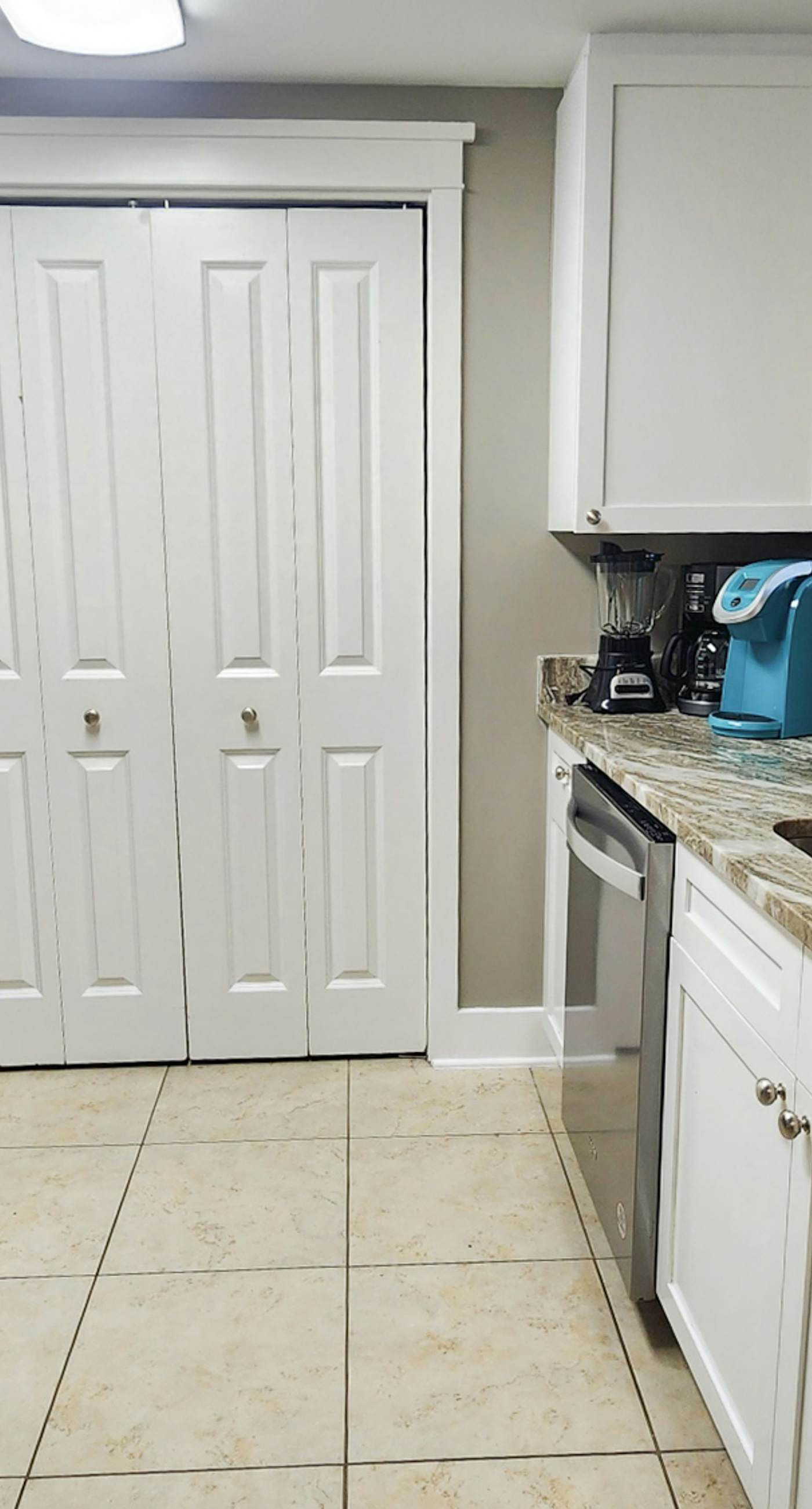 Gulf front resort with shared pool, beach access, Lazy river, washer/dryer