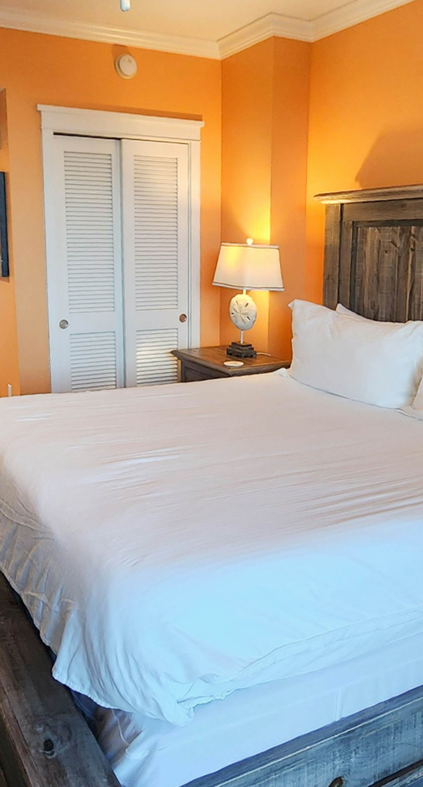 Gulf front resort with shared pool, beach access, Lazy river, washer/dryer