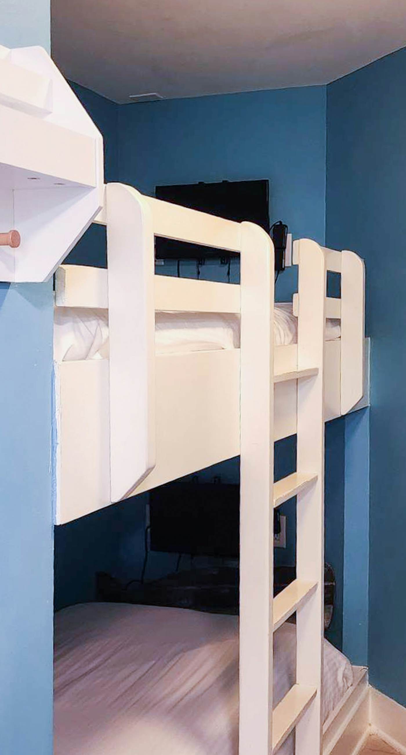 Gulf front resort with shared pool, beach access, Lazy river, washer/dryer