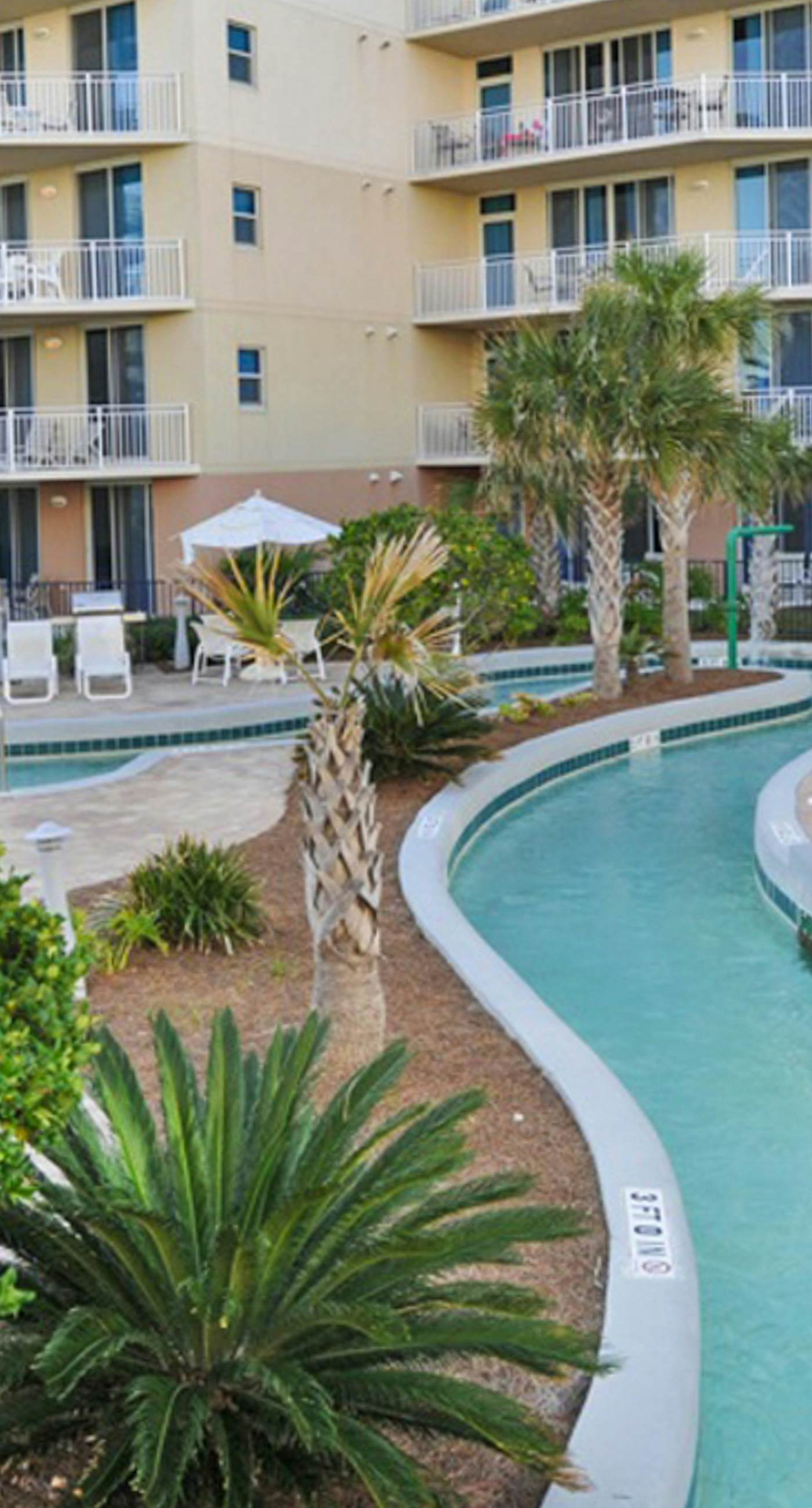 Gulf front resort with shared pool, beach access, Lazy river, washer/dryer