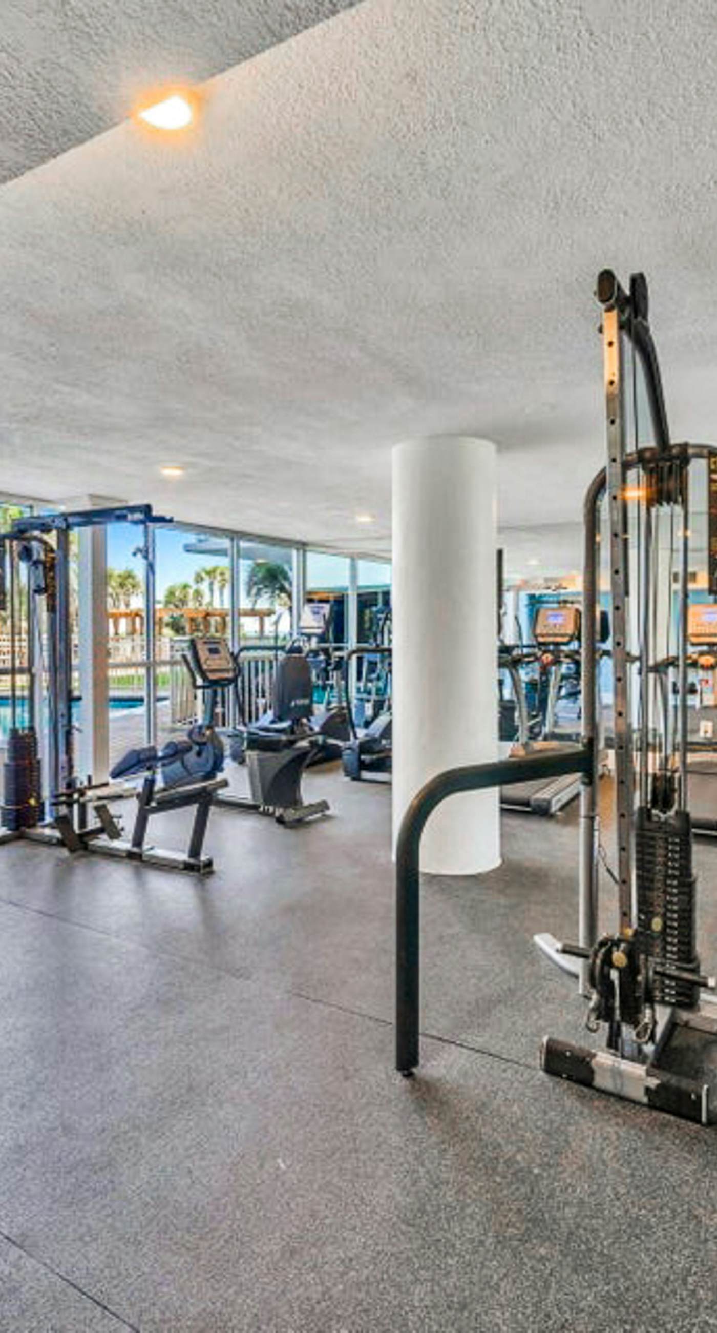  Beachfront Pelican Beach Resort Condo, 9th Fl Gulf Views, Pools & Hot Tub, Destin