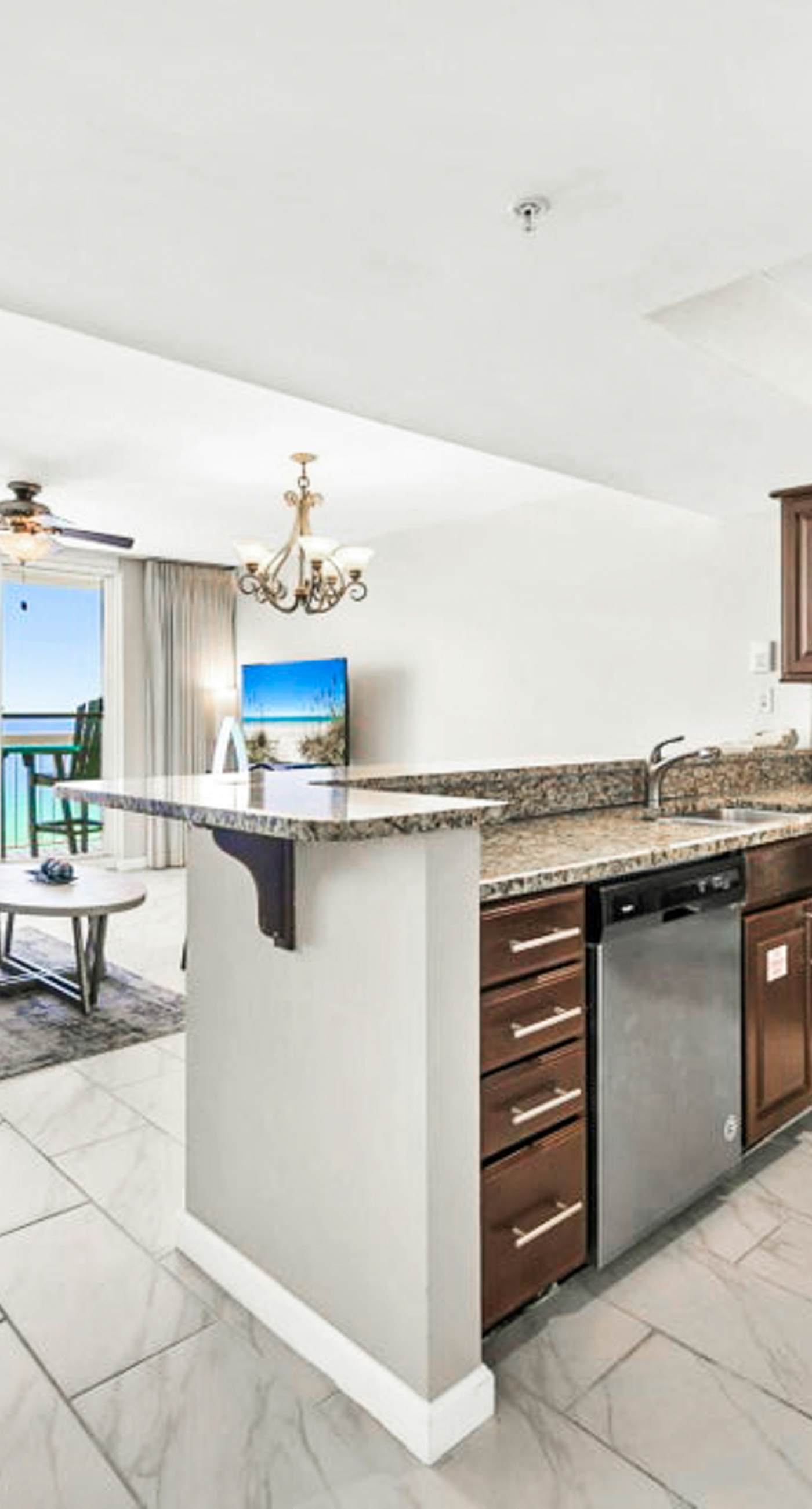  Beachfront Pelican Beach Resort Condo, 9th Fl Gulf Views, Pools & Hot Tub, Destin