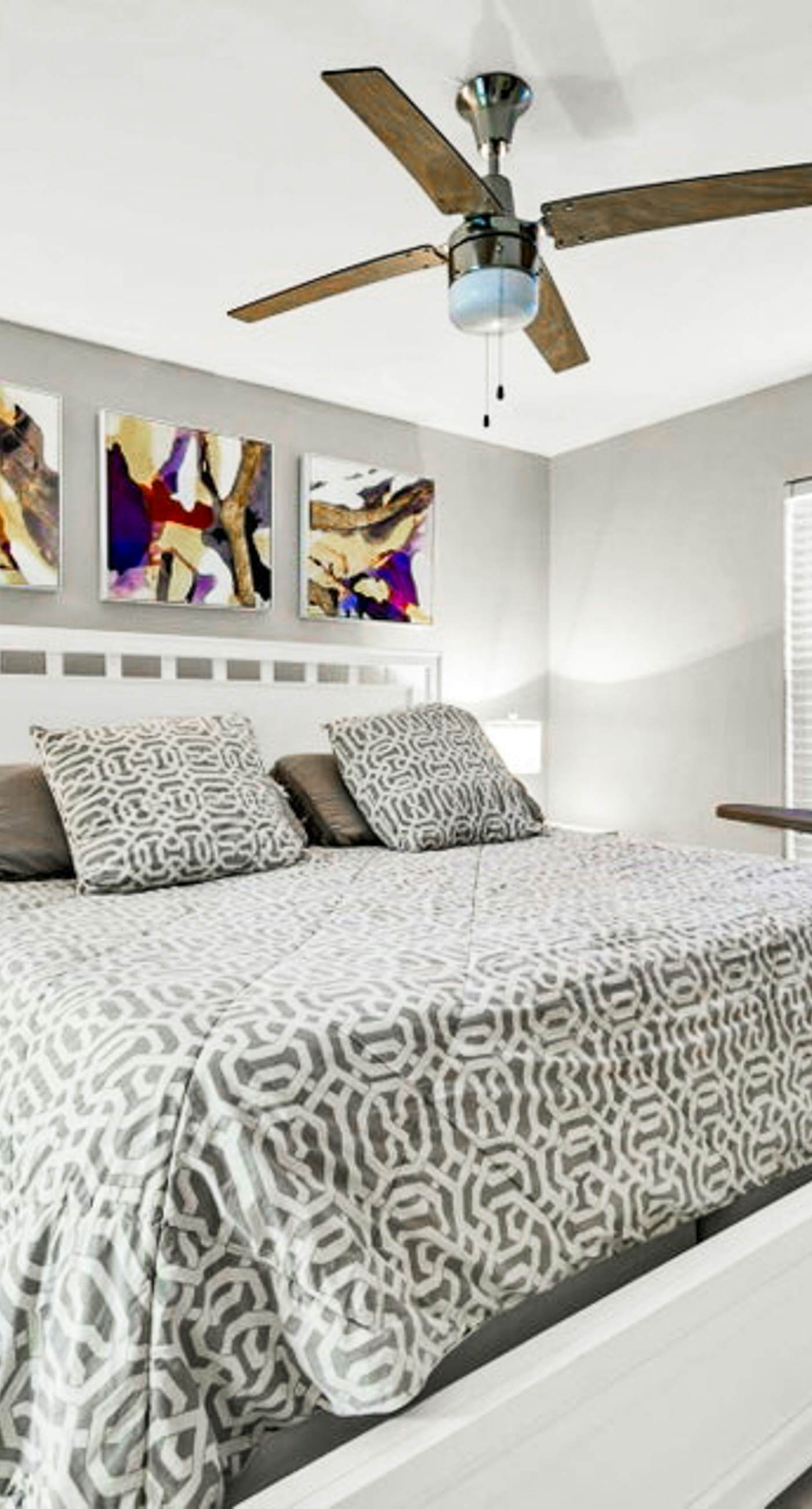  Beachfront Pelican Beach Resort Condo, 9th Fl Gulf Views, Pools & Hot Tub, Destin