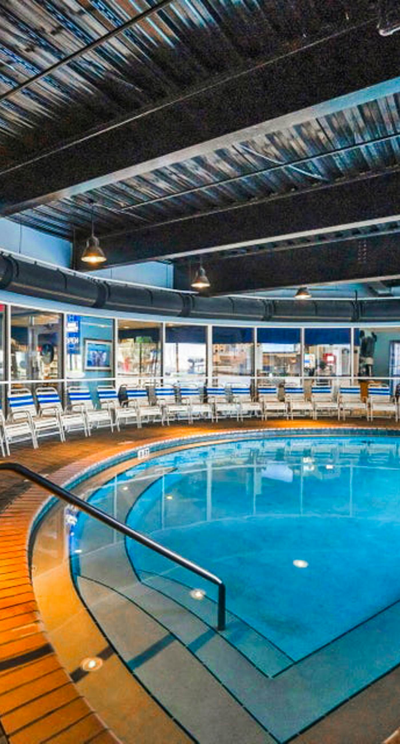  Beachfront Pelican Beach Resort Condo, 9th Fl Gulf Views, Pools & Hot Tub, Destin