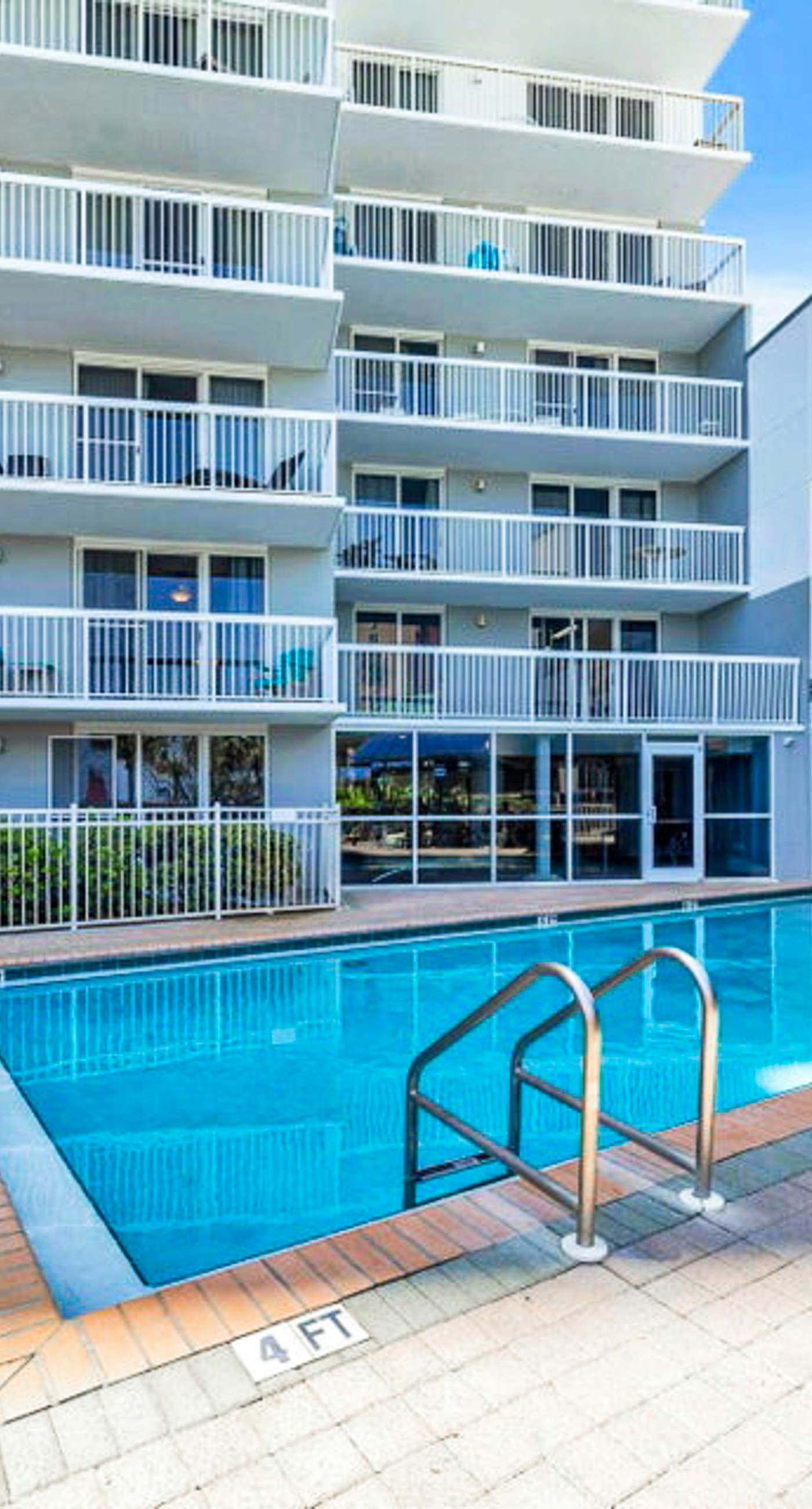  Beachfront Pelican Beach Resort Condo, 9th Fl Gulf Views, Pools & Hot Tub, Destin