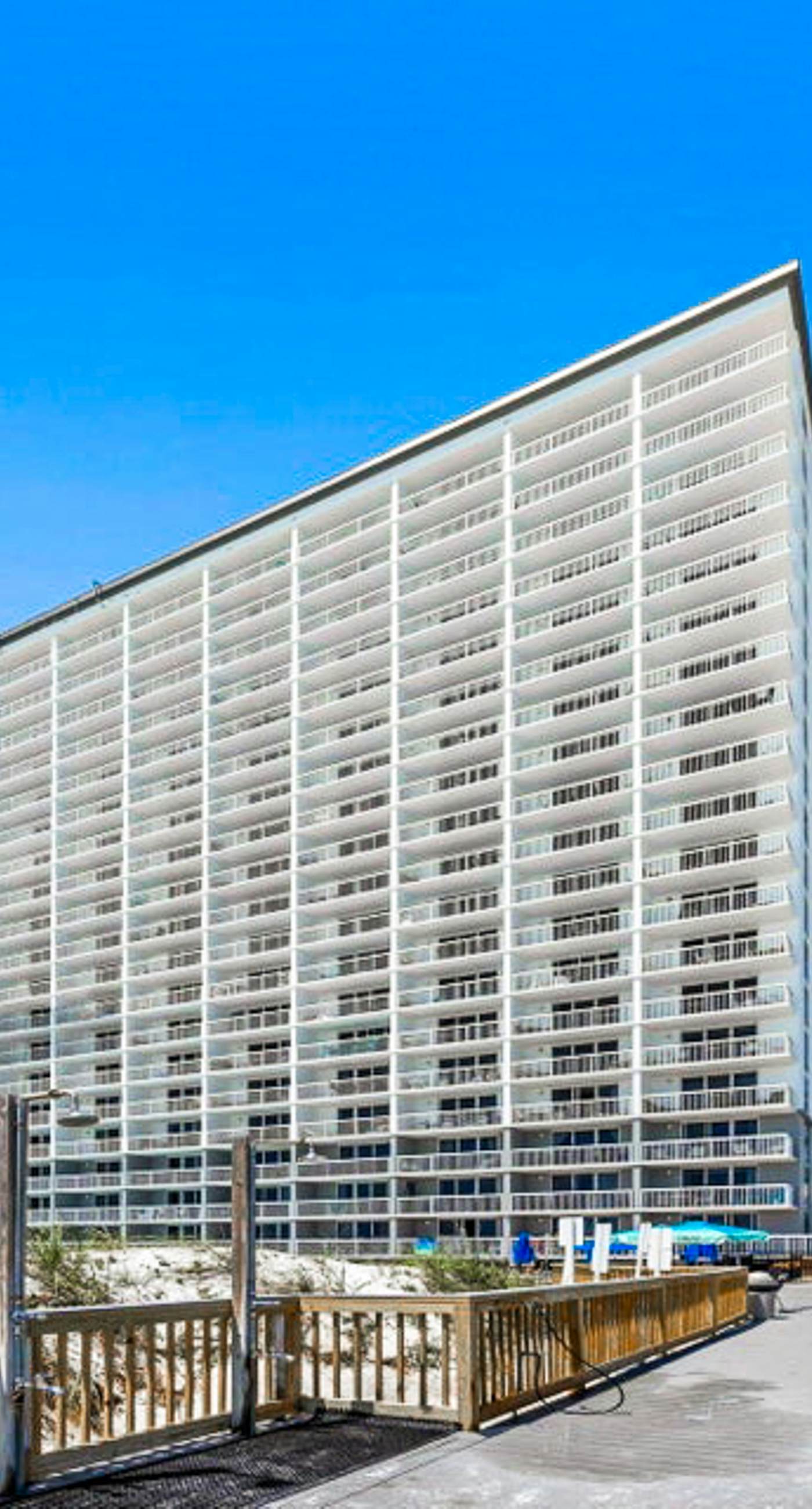  Beachfront Pelican Beach Resort Condo, 9th Fl Gulf Views, Pools & Hot Tub, Destin