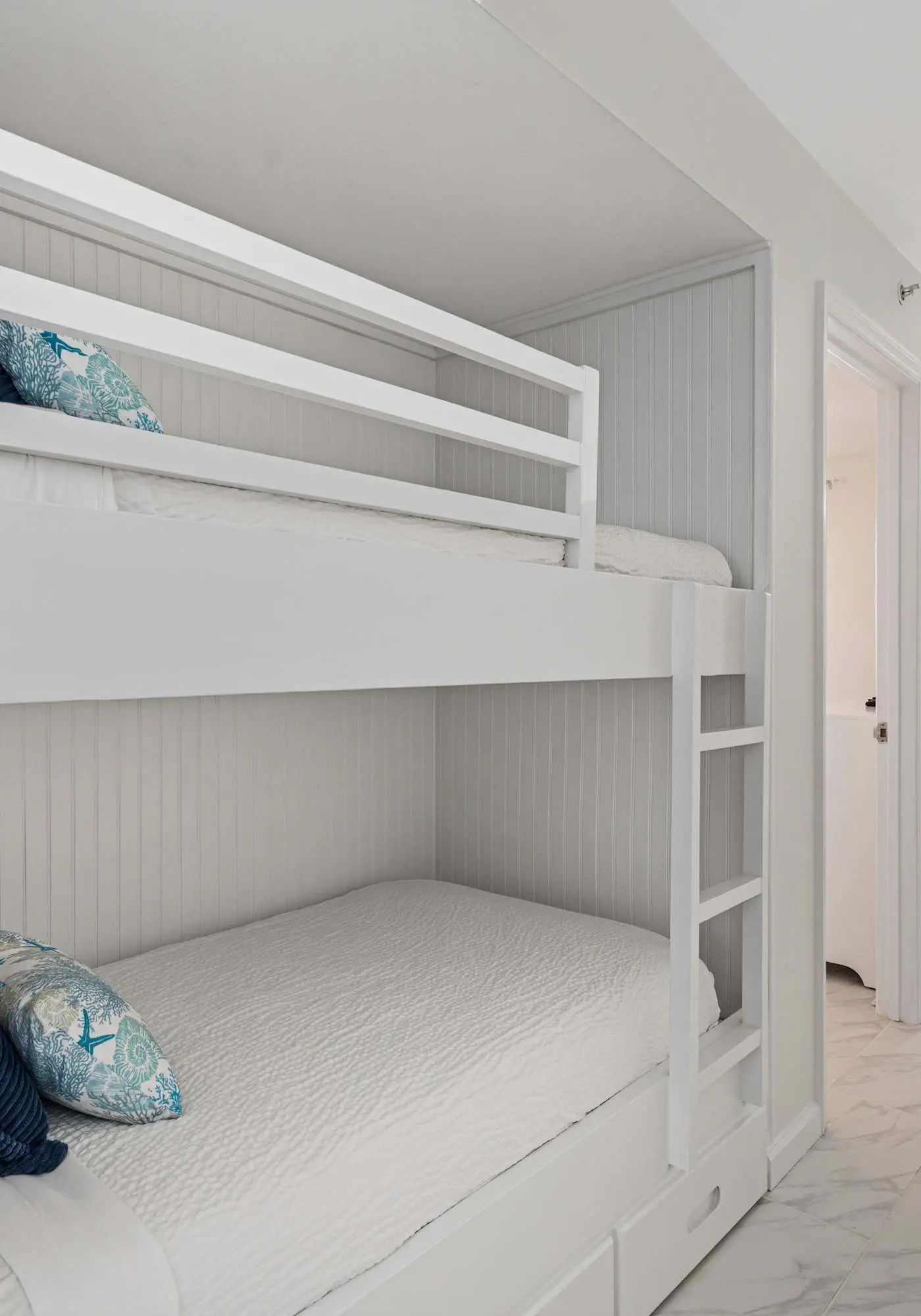 Pelican Beach Resort 908