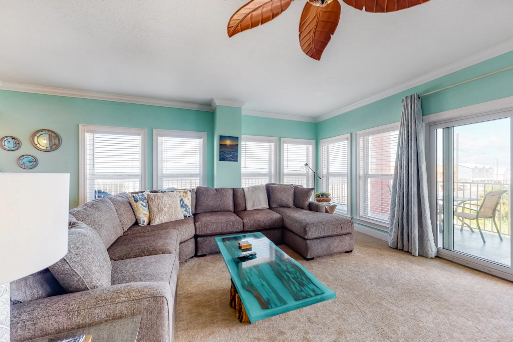 Second Floor Condo a/ Ocean View, Shared Pool & Hot Tub, High-Speed WiFi, & W/D