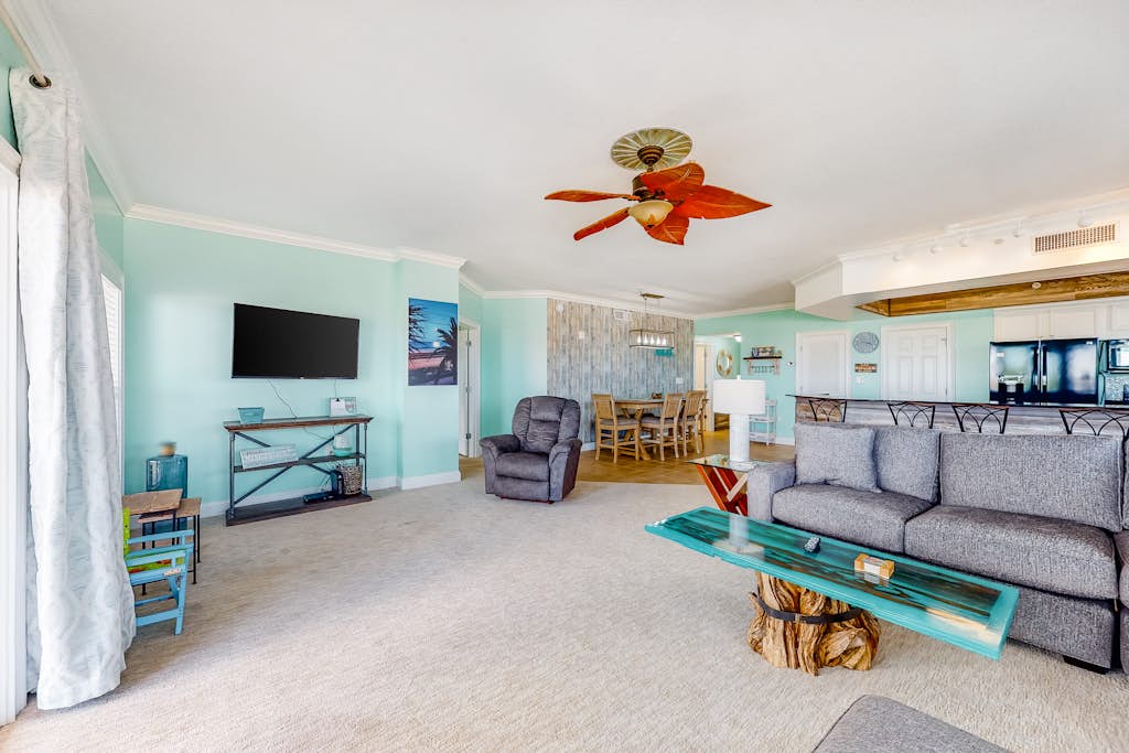 Second Floor Condo a/ Ocean View, Shared Pool & Hot Tub, High-Speed WiFi, & W/D