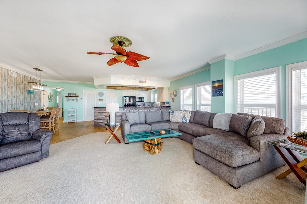 Second Floor Condo a/ Ocean View, Shared Pool & Hot Tub, High-Speed WiFi, & W/D