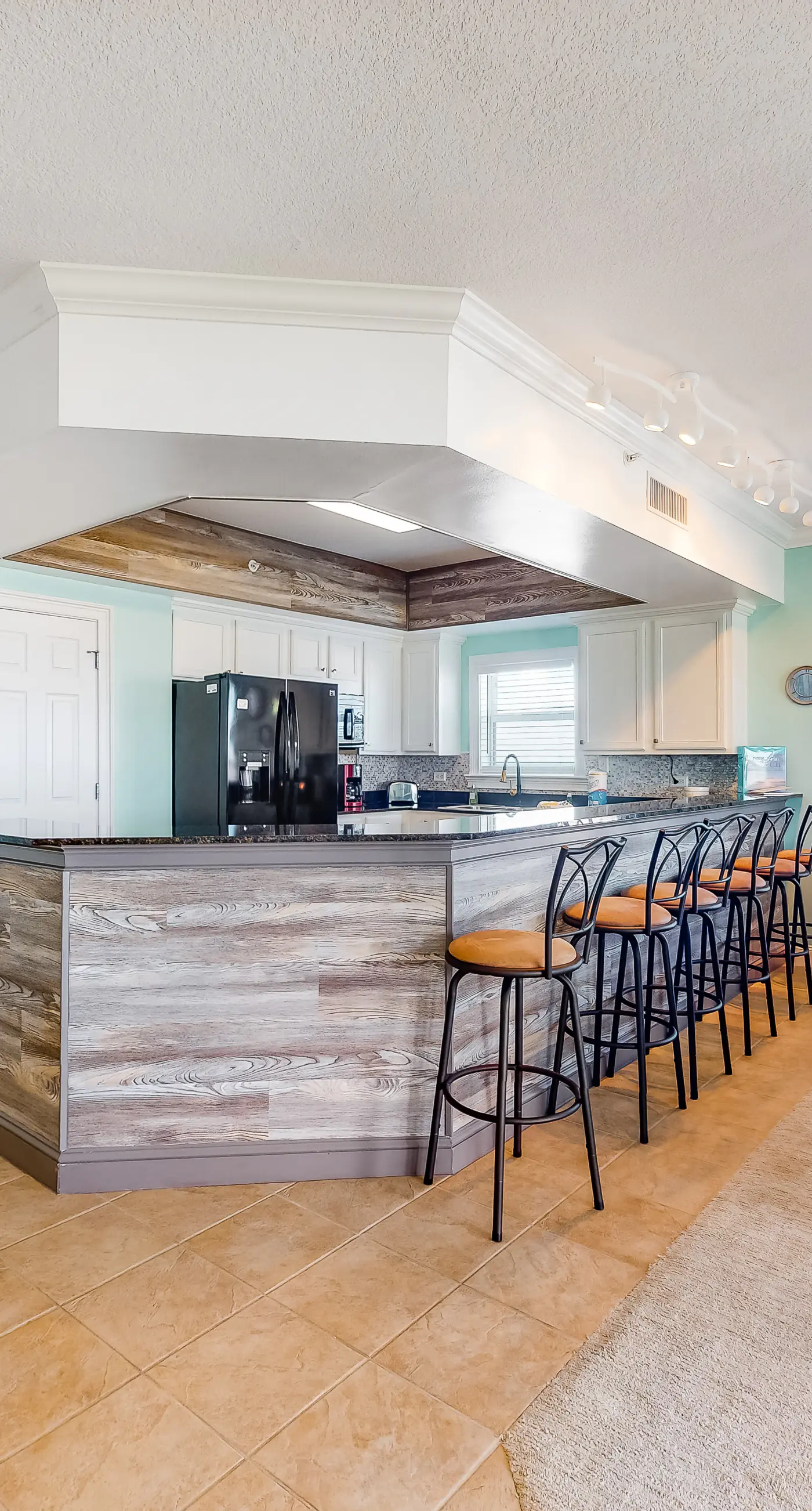 Second Floor Condo a/ Ocean View, Shared Pool & Hot Tub, High-Speed WiFi, & W/D