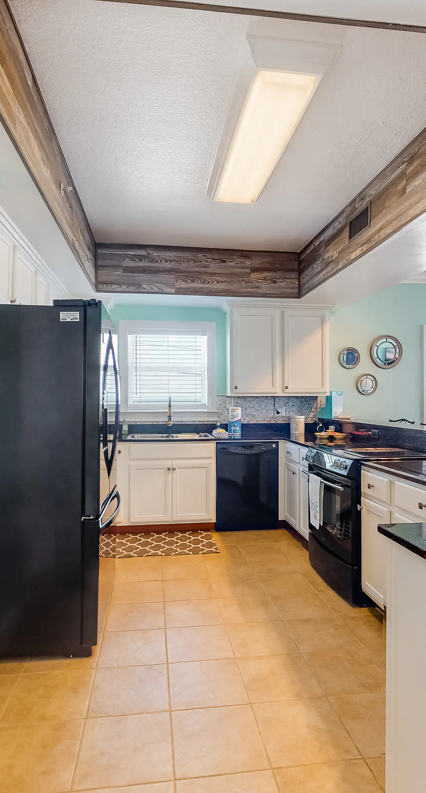 Second Floor Condo a/ Ocean View, Shared Pool & Hot Tub, High-Speed WiFi, & W/D