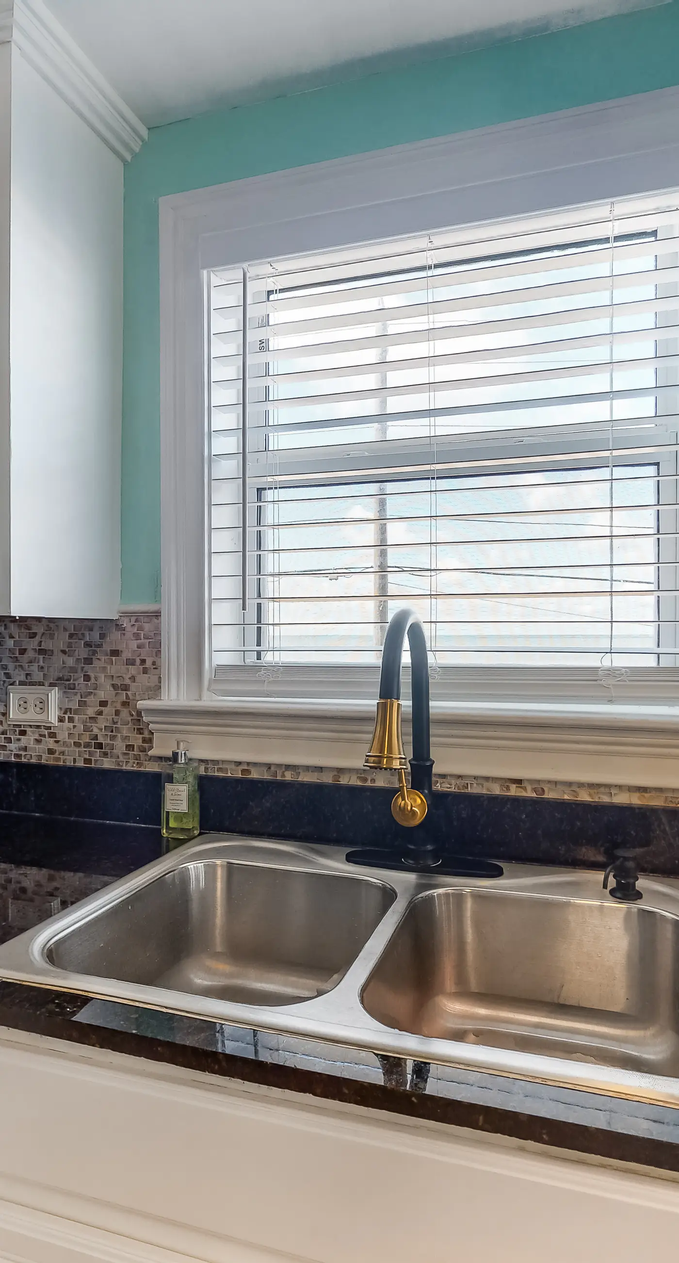 Second Floor Condo a/ Ocean View, Shared Pool & Hot Tub, High-Speed WiFi, & W/D