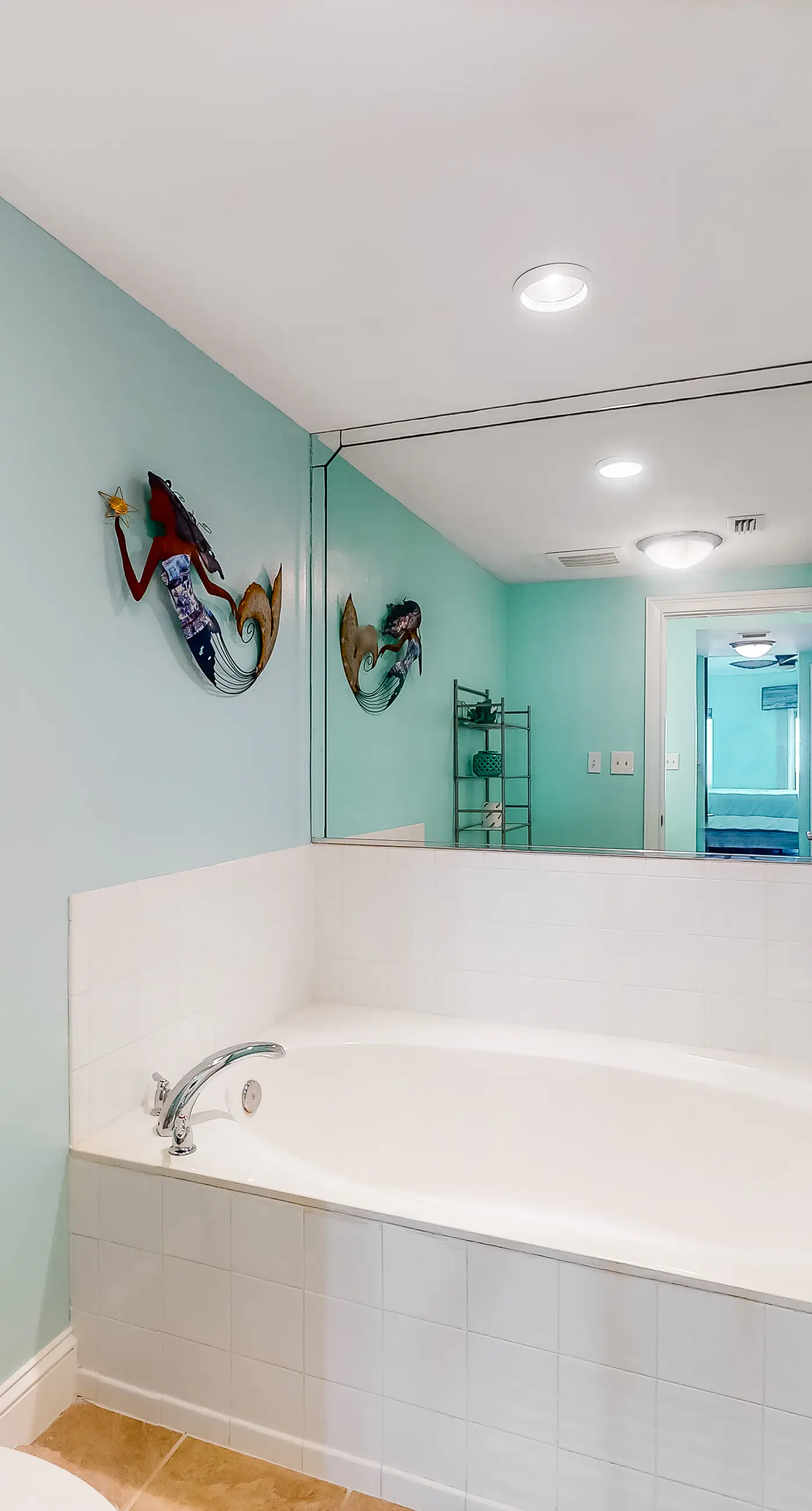 Second Floor Condo a/ Ocean View, Shared Pool & Hot Tub, High-Speed WiFi, & W/D