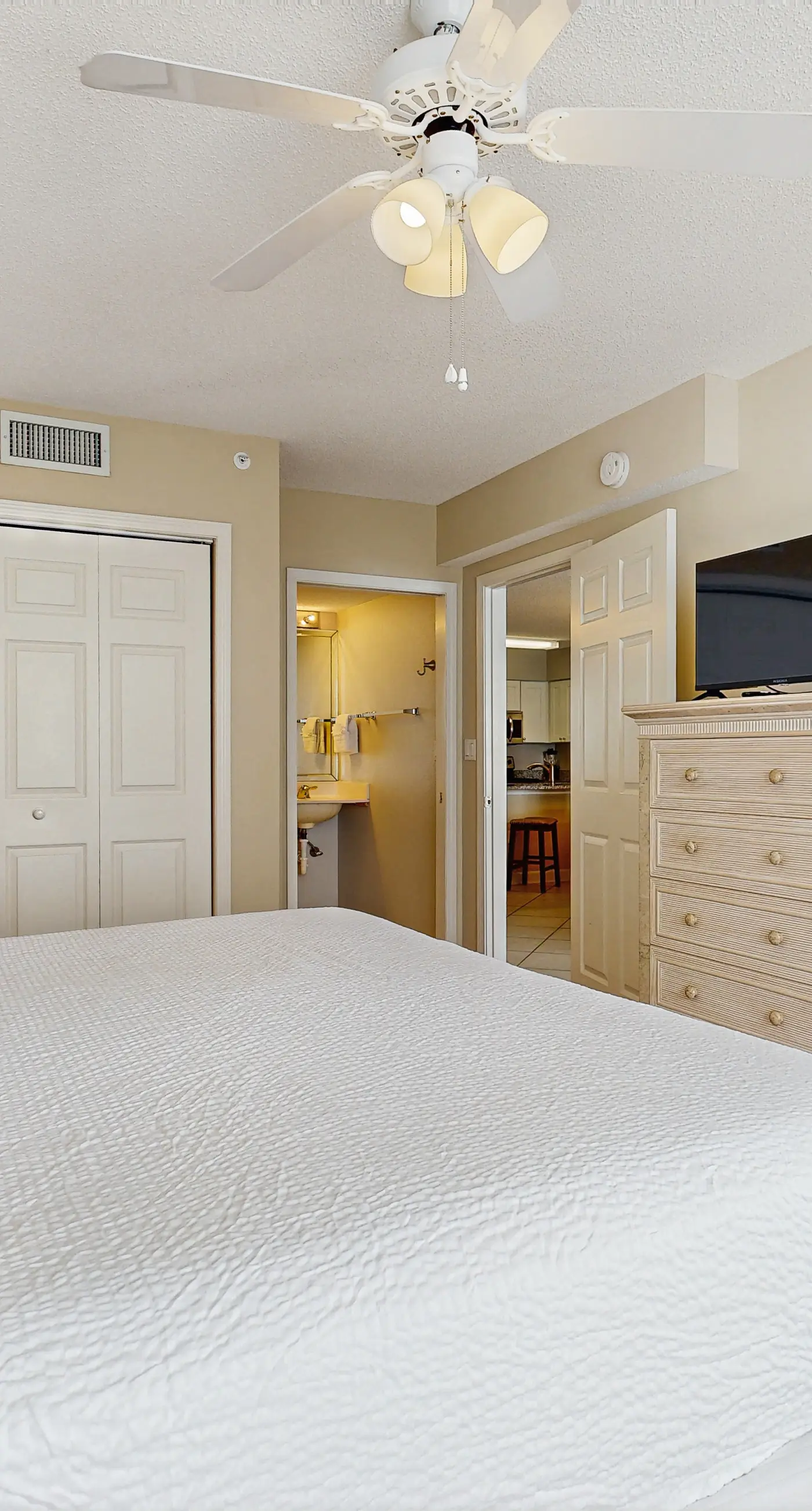 Island Princess 701- Coastal condo with Gulf views, Shared pool, washer and dryer, Wifi