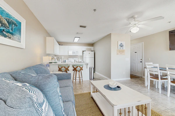 Cozy Coastal Gulf Island Condo with Shared Pool and Beach Access