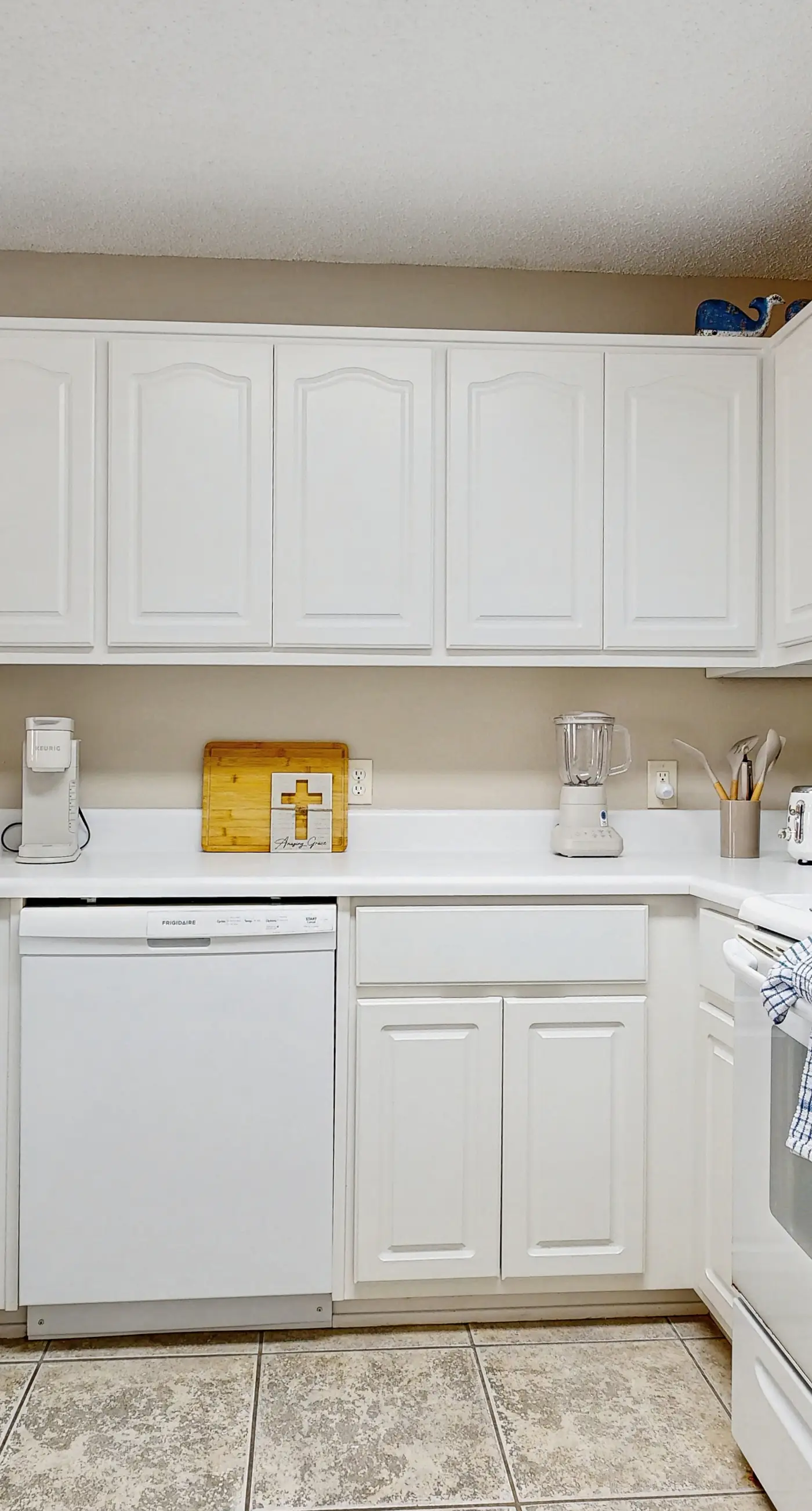 Cozy Coastal Gulf Island Condo with Shared Pool and Beach Access