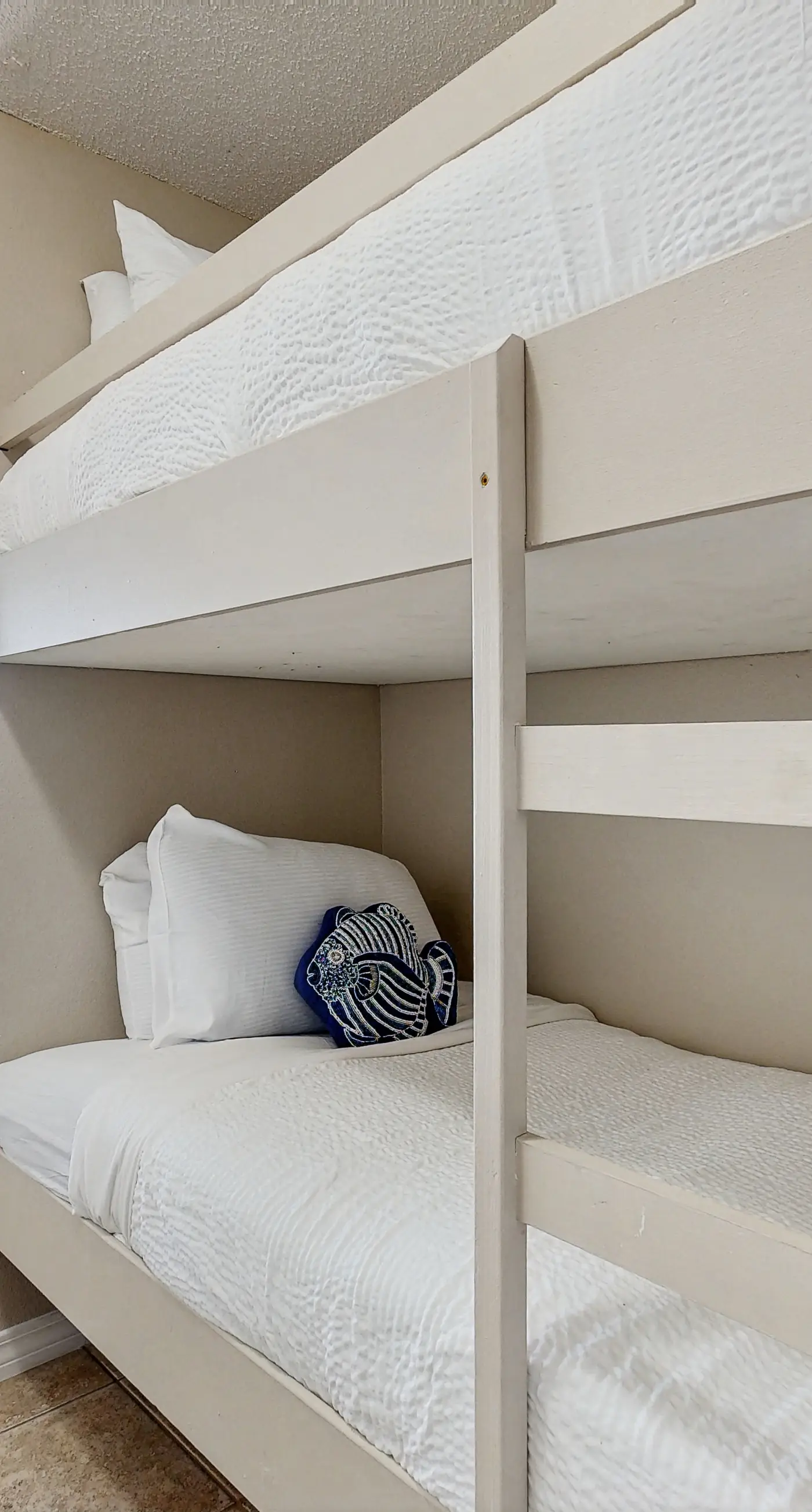 Cozy Coastal Gulf Island Condo with Shared Pool and Beach Access