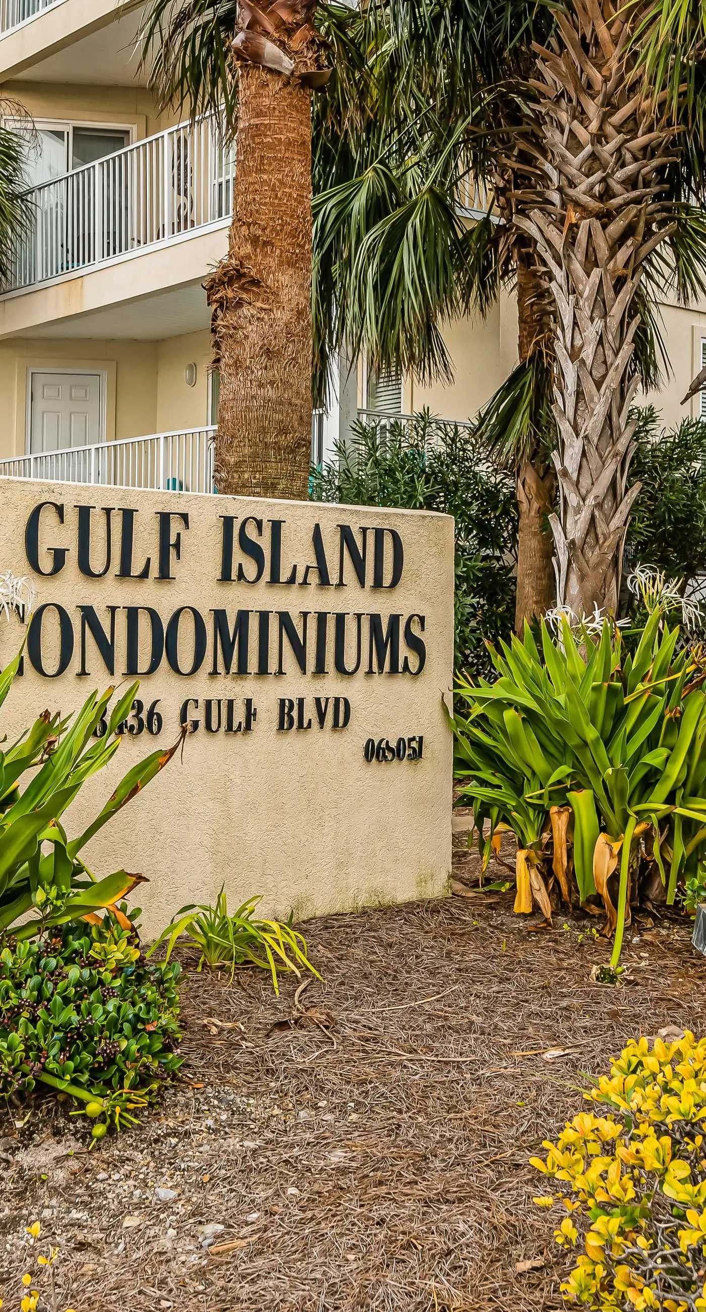 Cozy Coastal Gulf Island Condo with Shared Pool and Beach Access