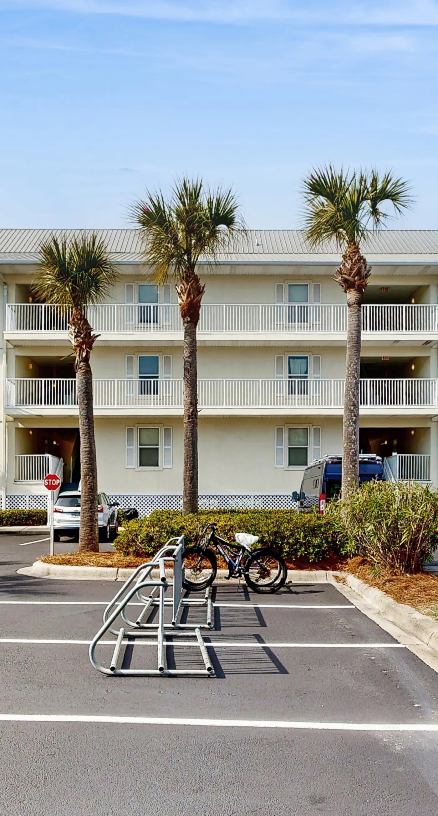 Cozy Coastal Gulf Island Condo with Shared Pool and Beach Access