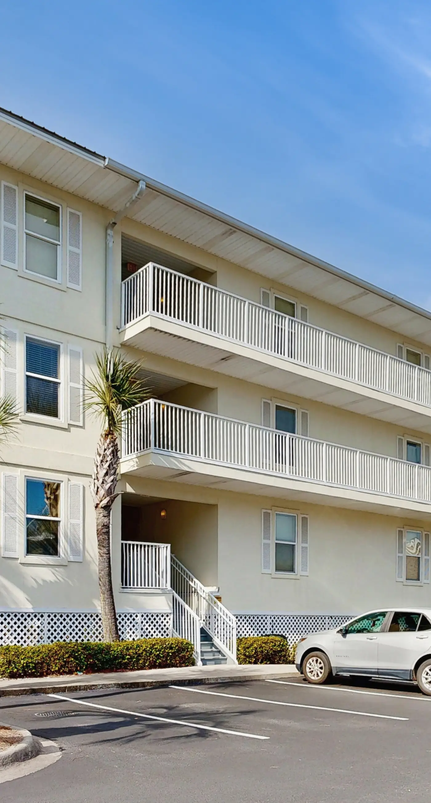 Cozy Coastal Gulf Island Condo with Shared Pool and Beach Access