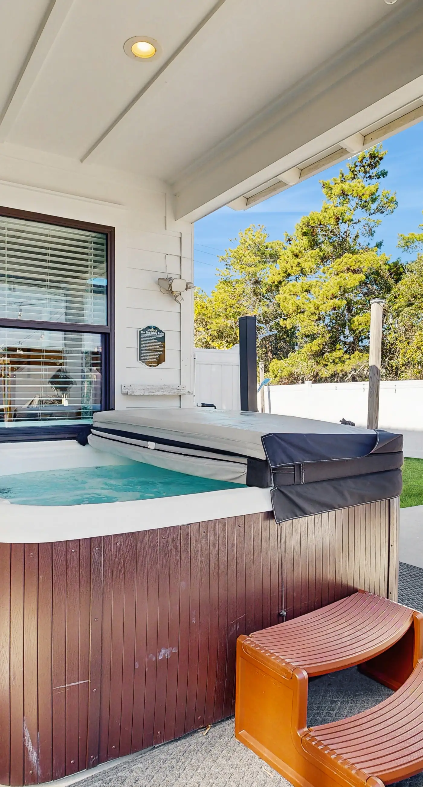 Gorgeous coastal home, dog friendly, private hot tub & close to beach