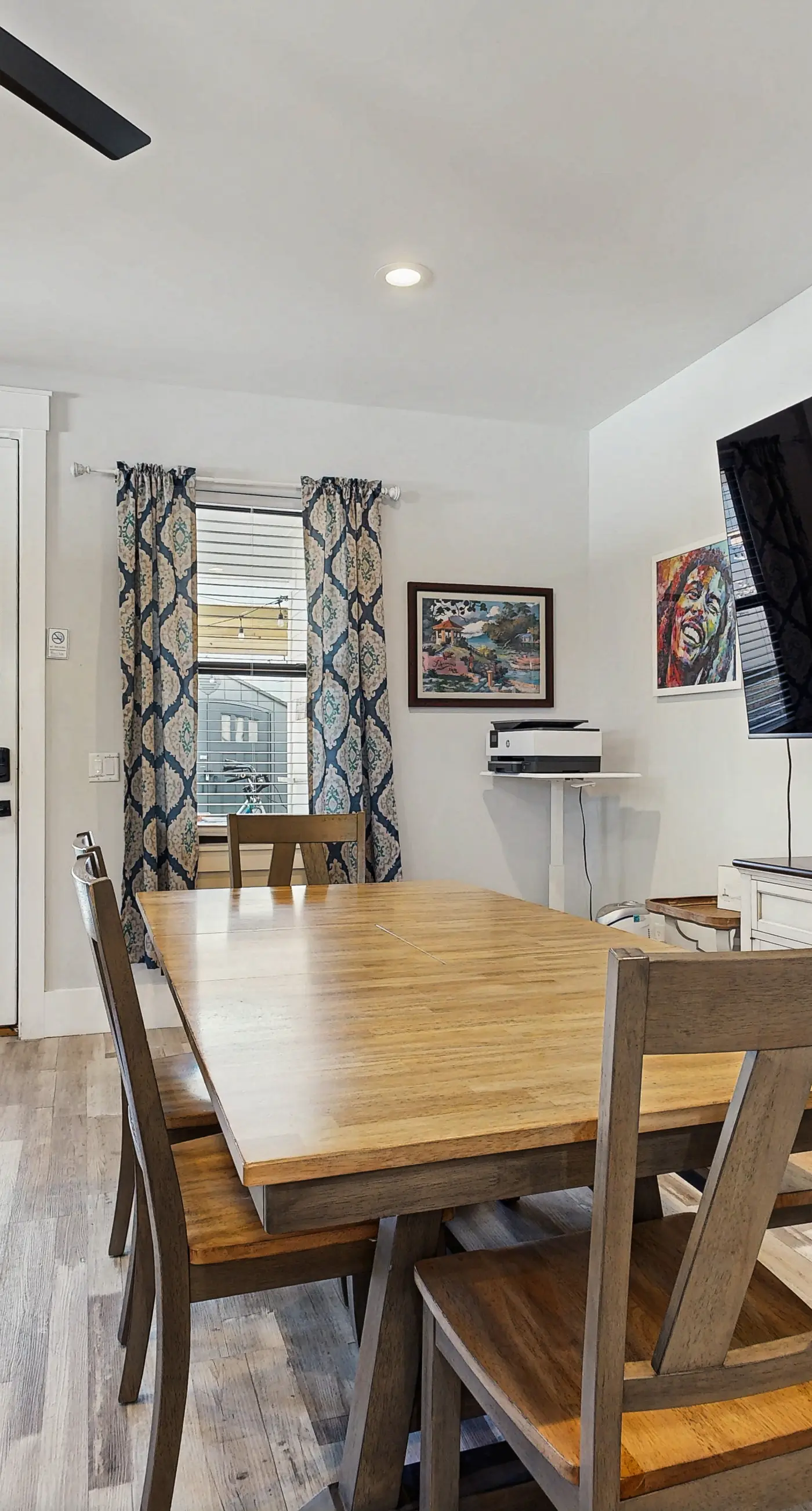 Gorgeous coastal home, dog friendly, private hot tub & close to beach