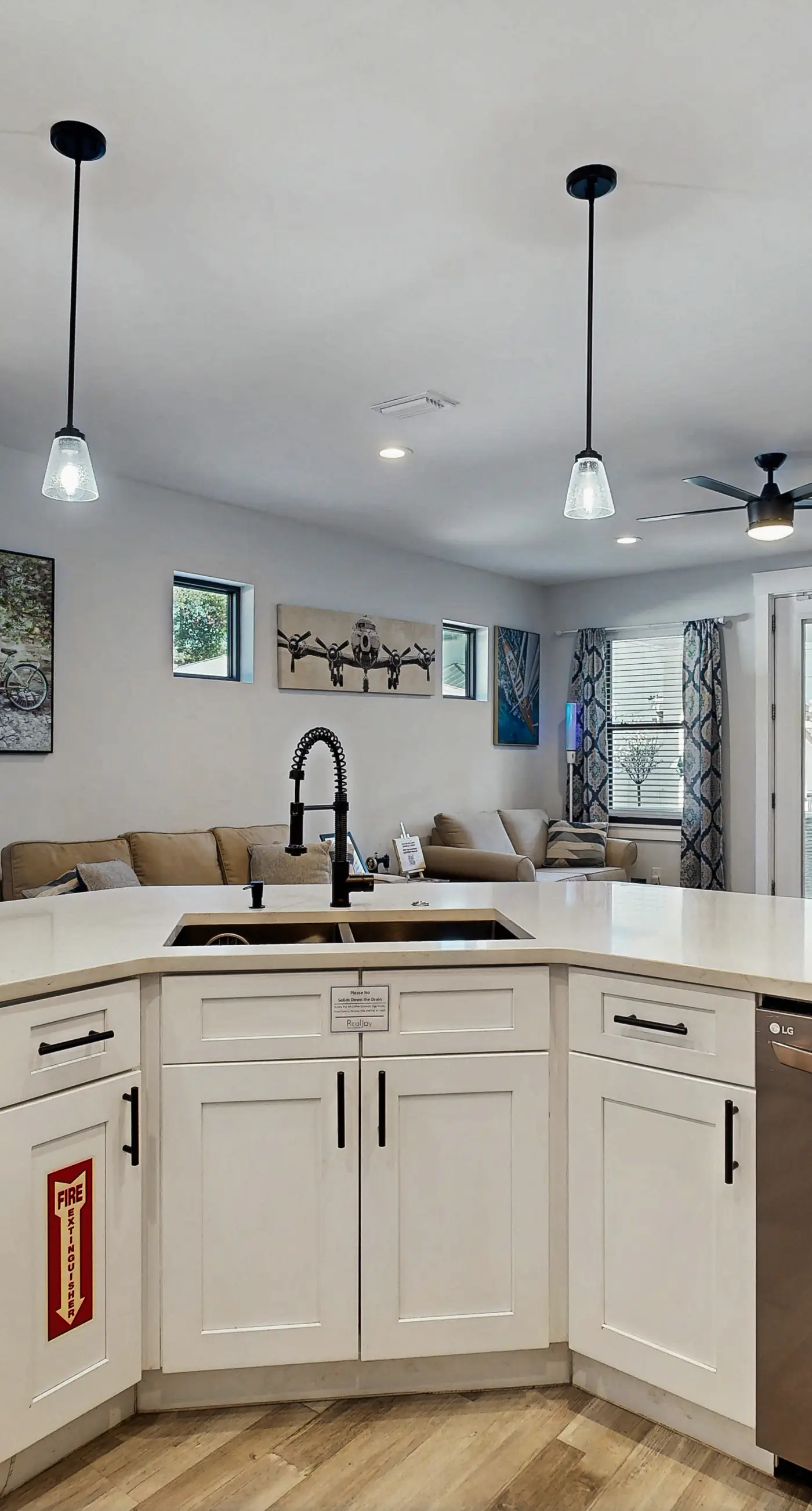 Gorgeous coastal home, dog friendly, private hot tub & close to beach