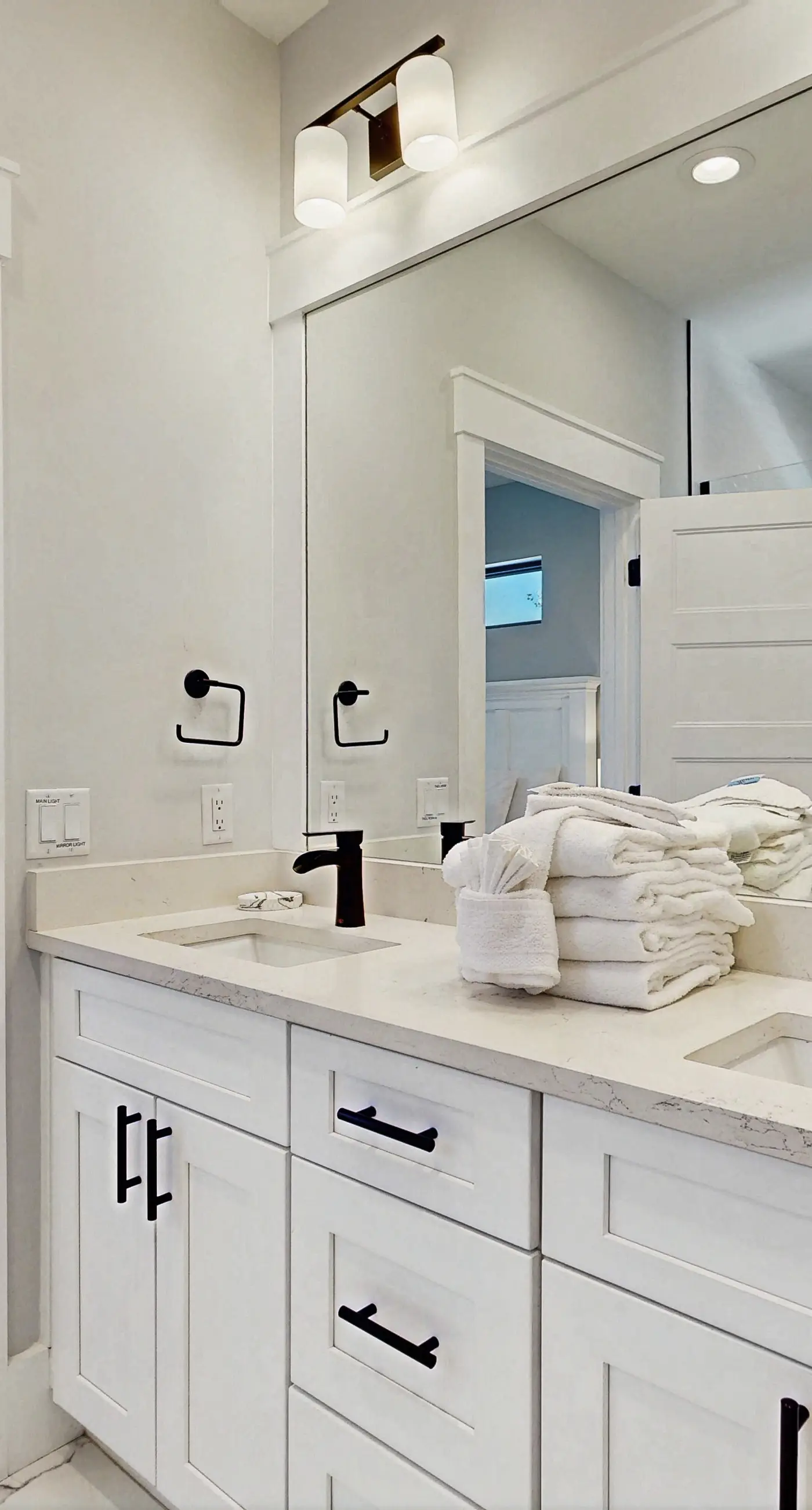 Gorgeous coastal home, dog friendly, private hot tub & close to beach