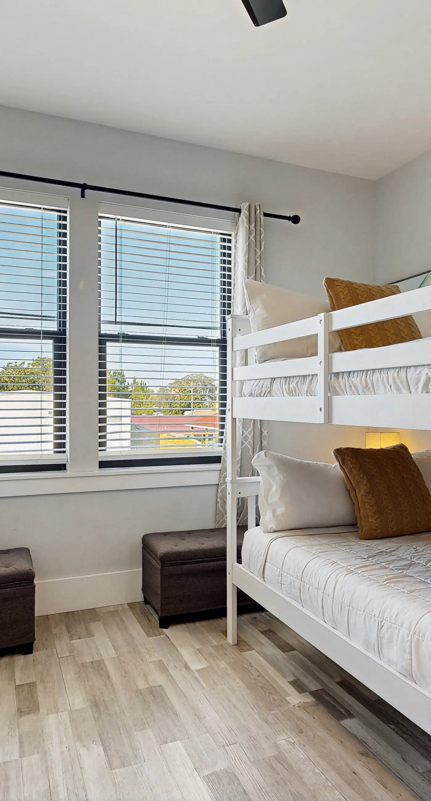 Gorgeous coastal home, dog friendly, private hot tub & close to beach