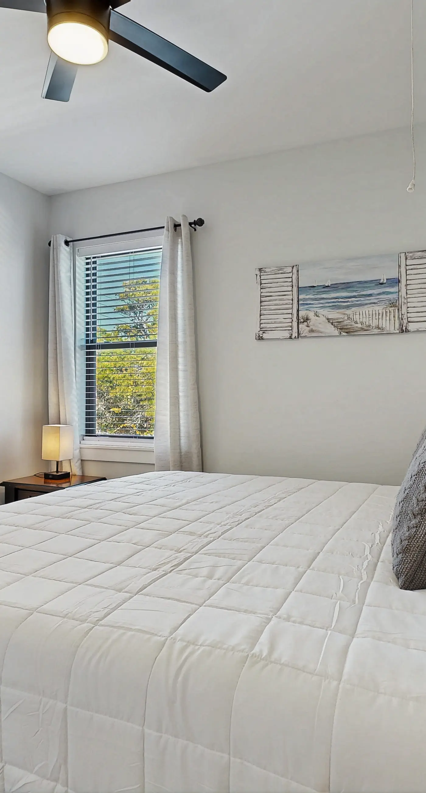 Gorgeous coastal home, dog friendly, private hot tub & close to beach