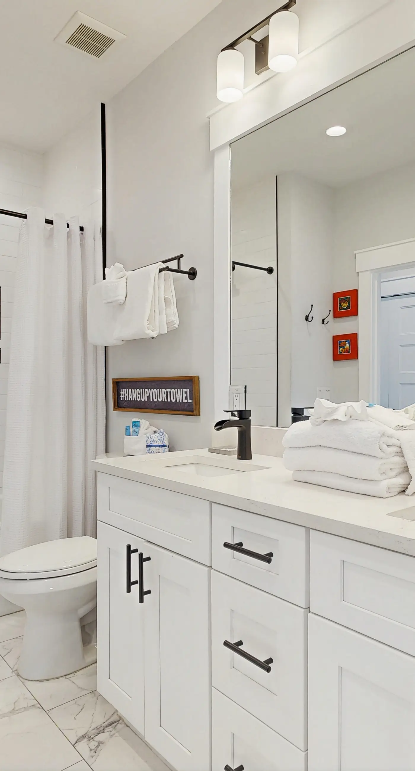 Gorgeous coastal home, dog friendly, private hot tub & close to beach