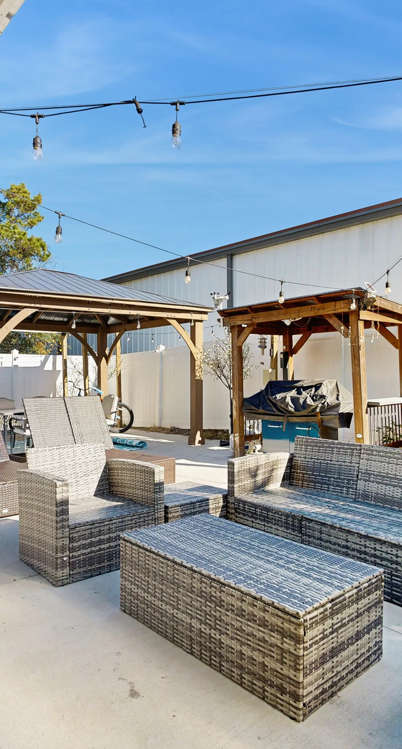 Gorgeous coastal home, dog friendly, private hot tub & close to beach