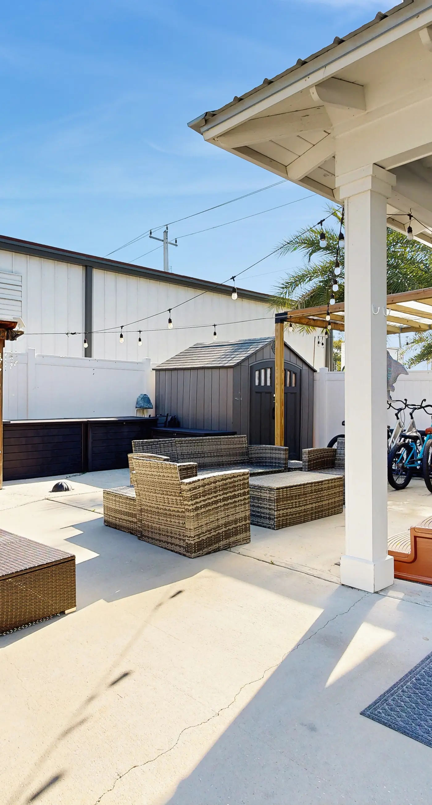 Gorgeous coastal home, dog friendly, private hot tub & close to beach