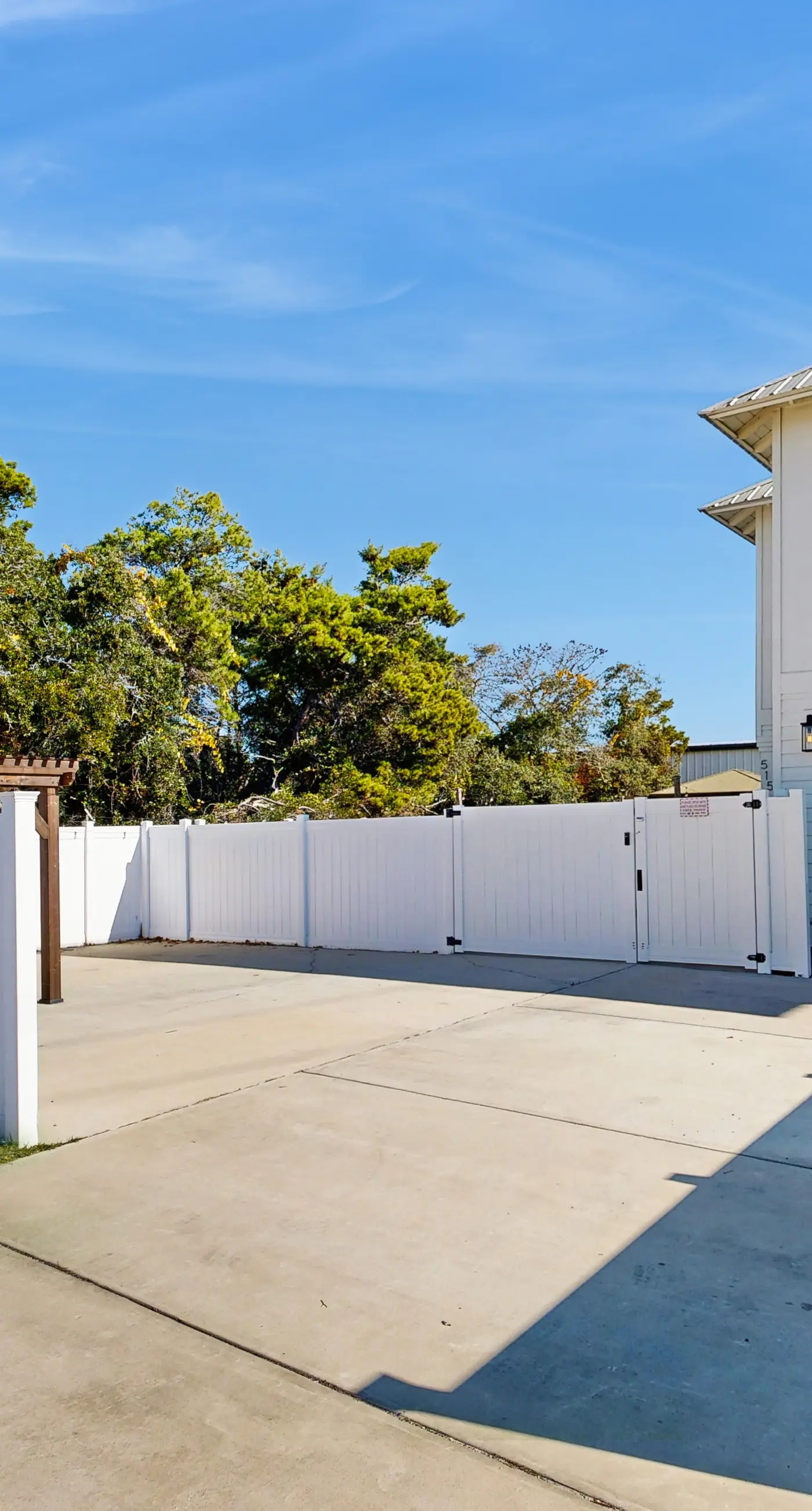 Gorgeous coastal home, dog friendly, private hot tub & close to beach