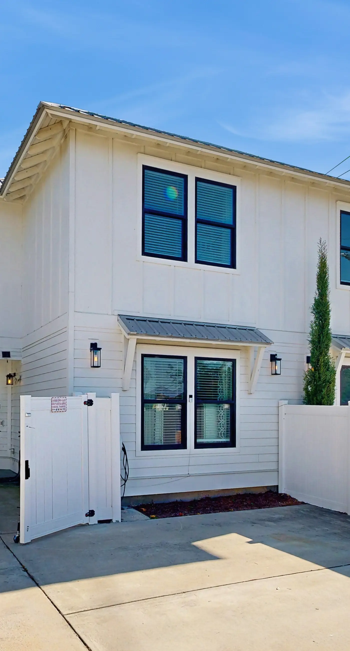 Gorgeous coastal home, dog friendly, private hot tub & close to beach