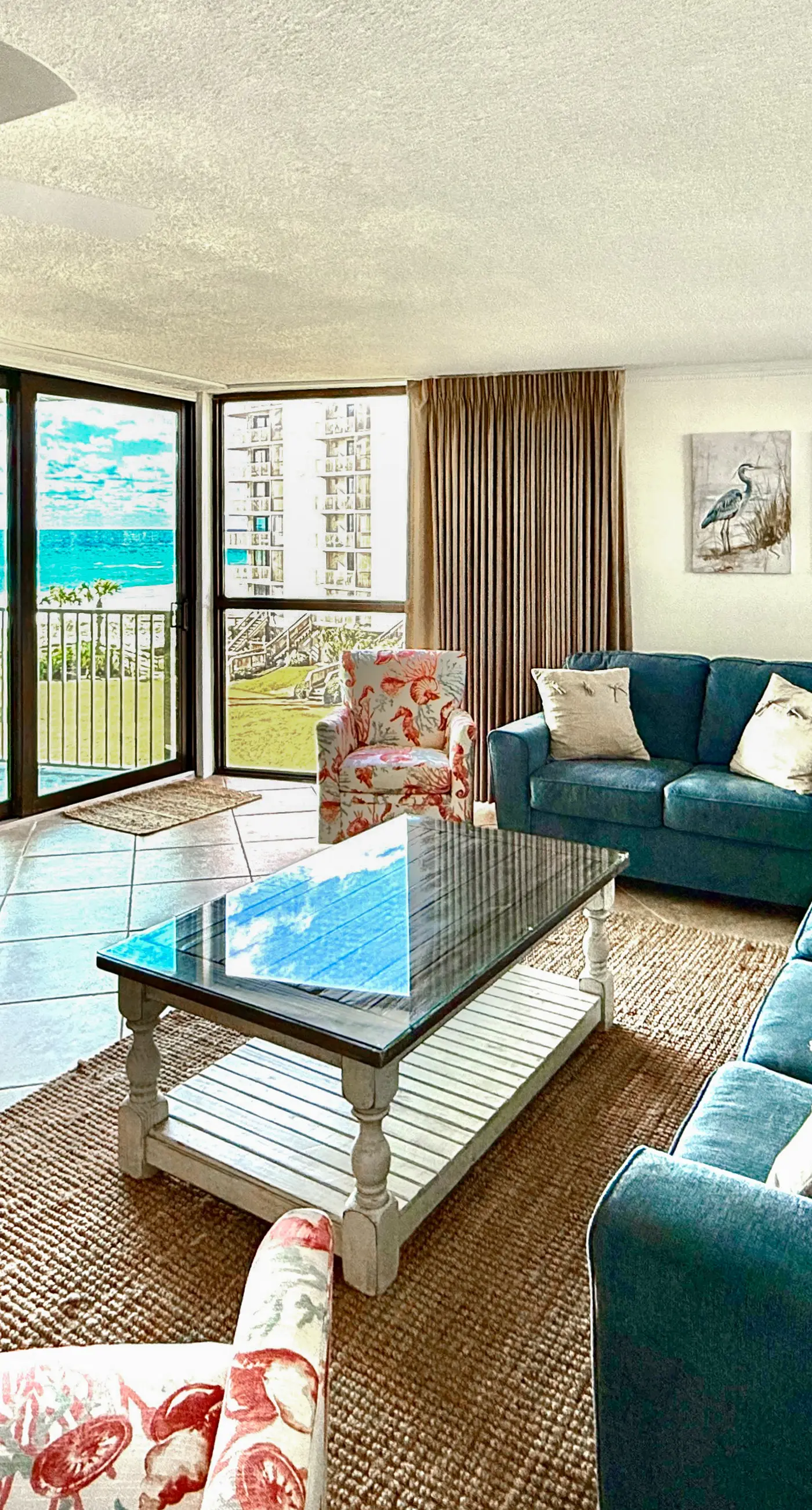 Gorgeous beachfront condo, shared pool and beach access