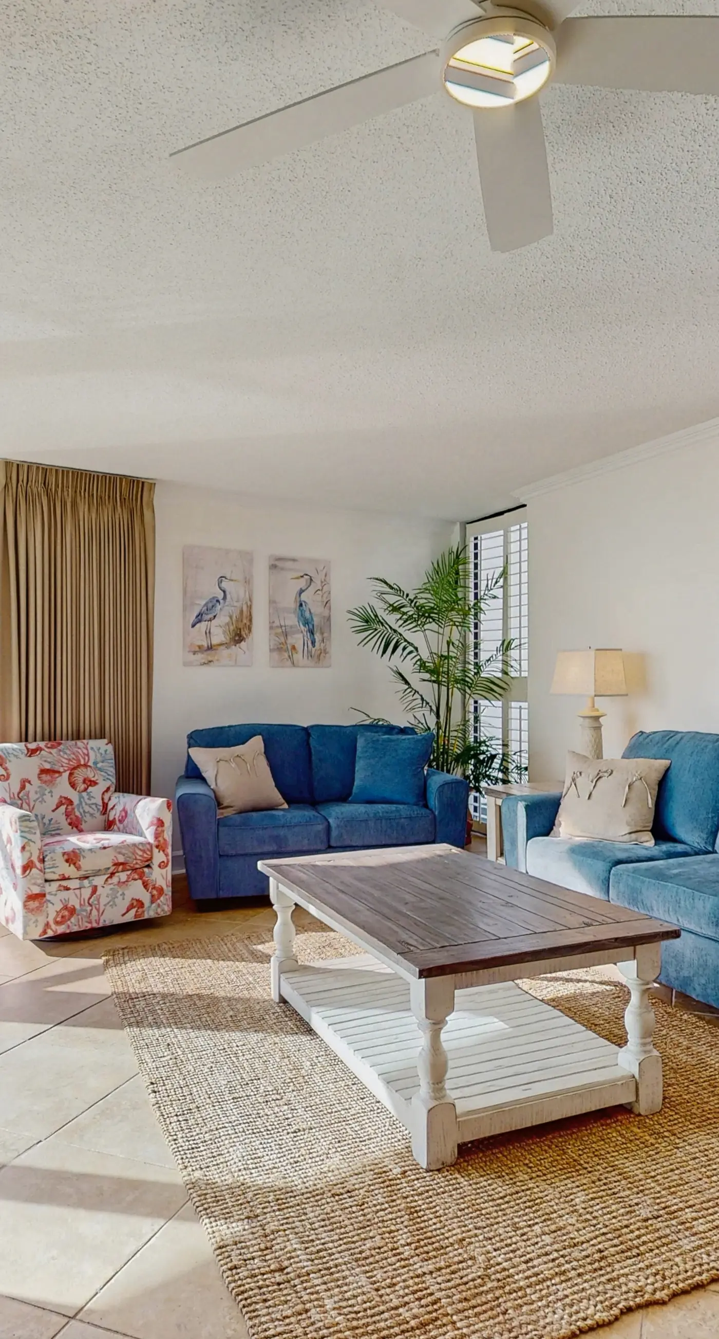 Gorgeous beachfront condo, shared pool and beach access