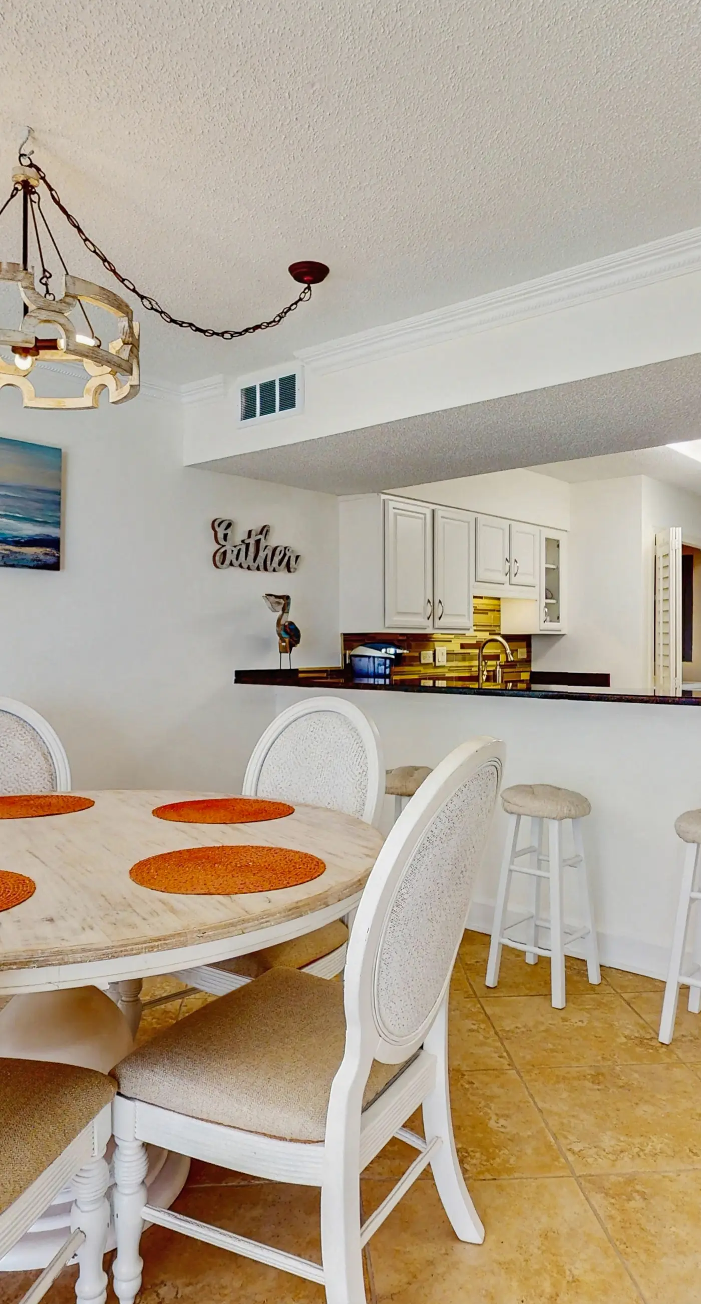 Gorgeous beachfront condo, shared pool and beach access