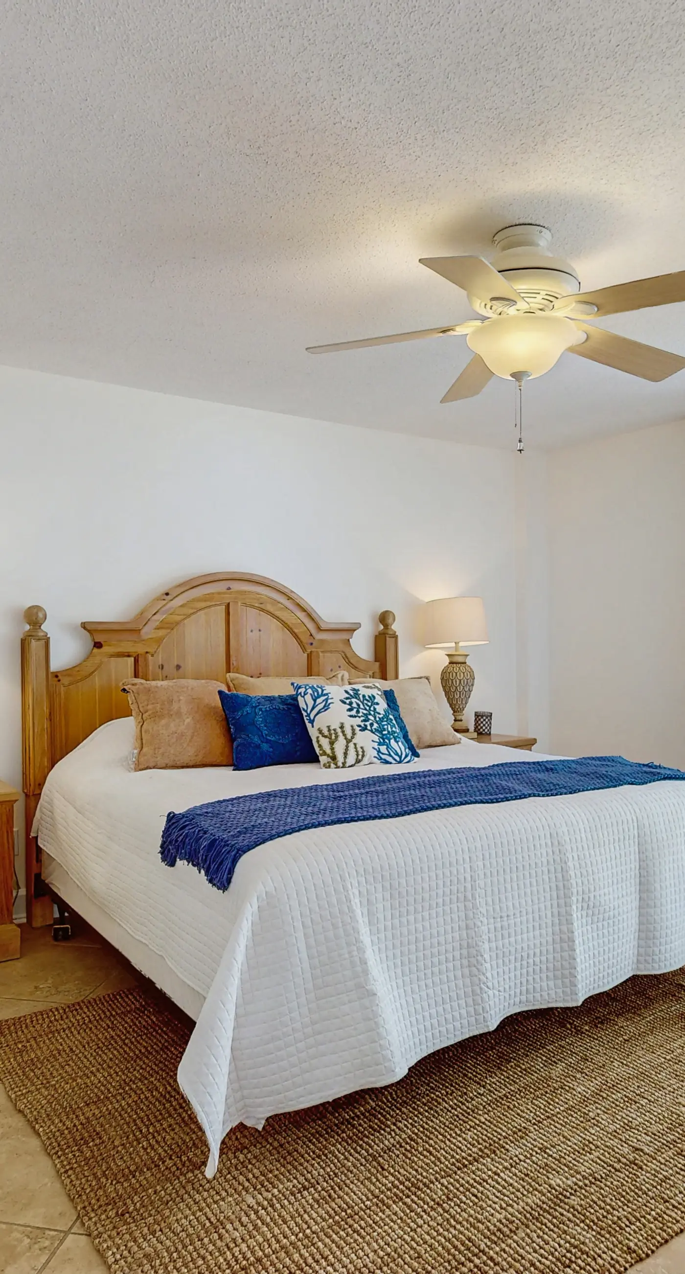 Gorgeous beachfront condo, shared pool and beach access
