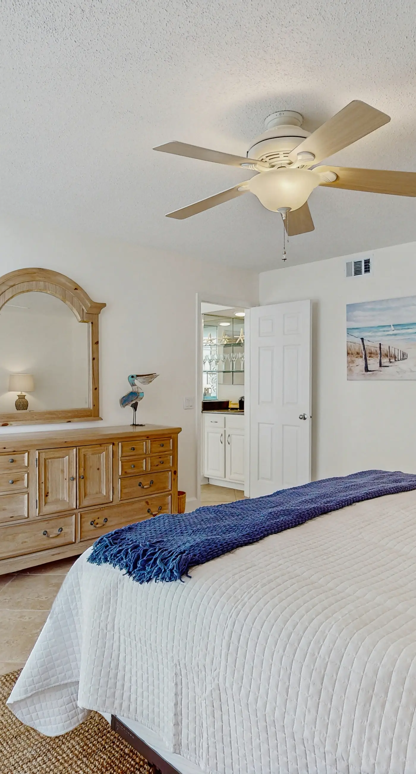 Gorgeous beachfront condo, shared pool and beach access