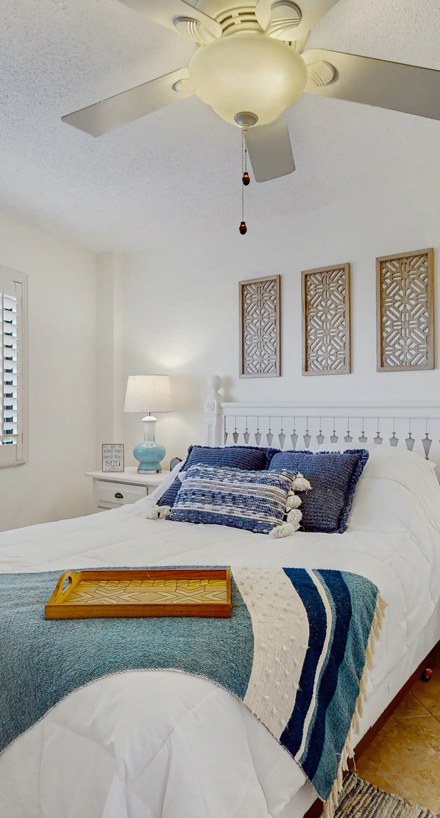 Gorgeous beachfront condo, shared pool and beach access