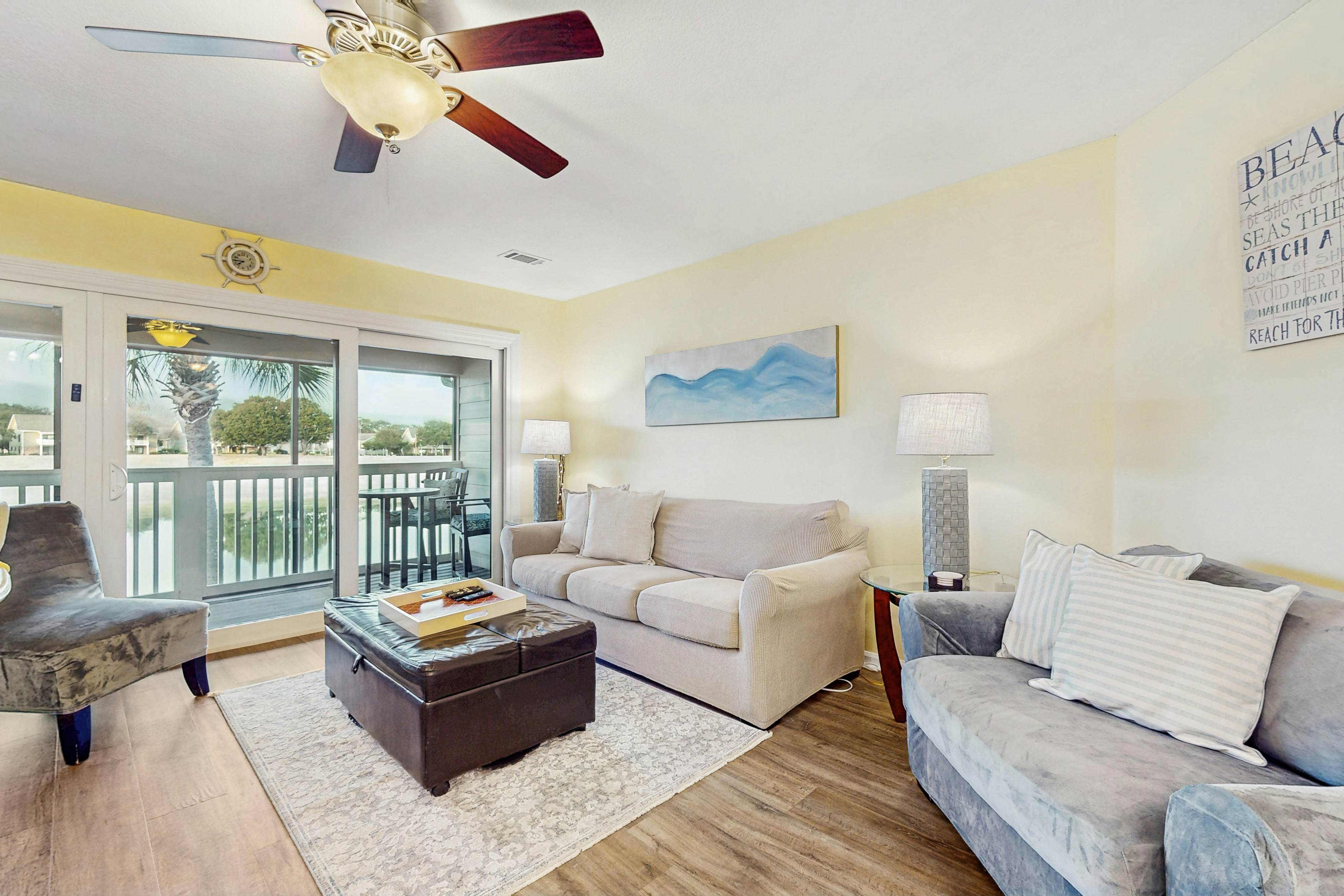 Spacious villa with full kitchen, shared pool & close to beach