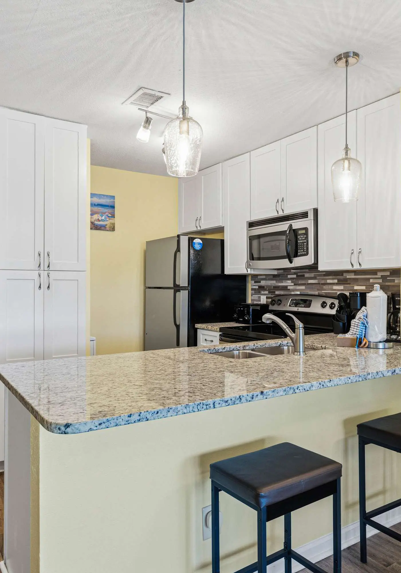 Spacious pet-friendly villa with full kitchen, shared pool & private beach access